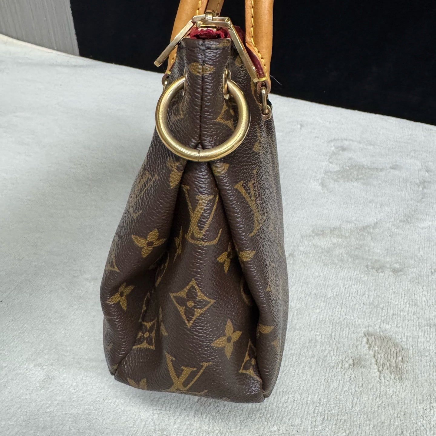 Louis Vuitton - Other - Leather - Brown - (small)