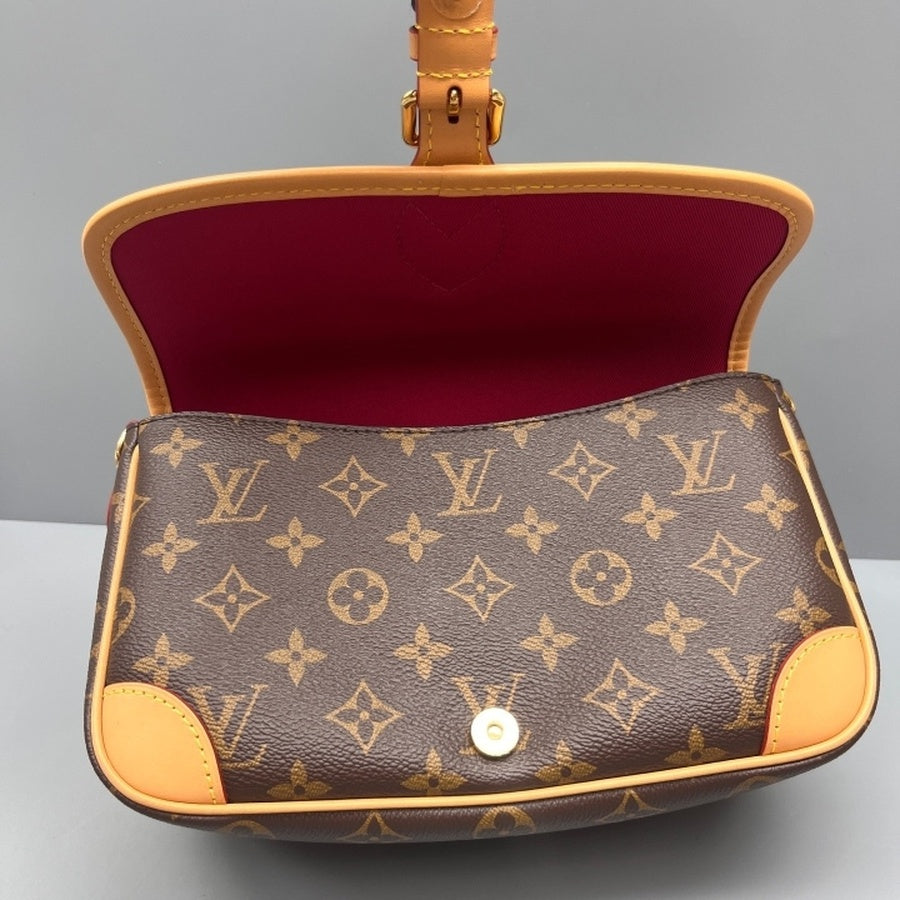 Louis Vuitton - Other - Leather - Brown - (small)
