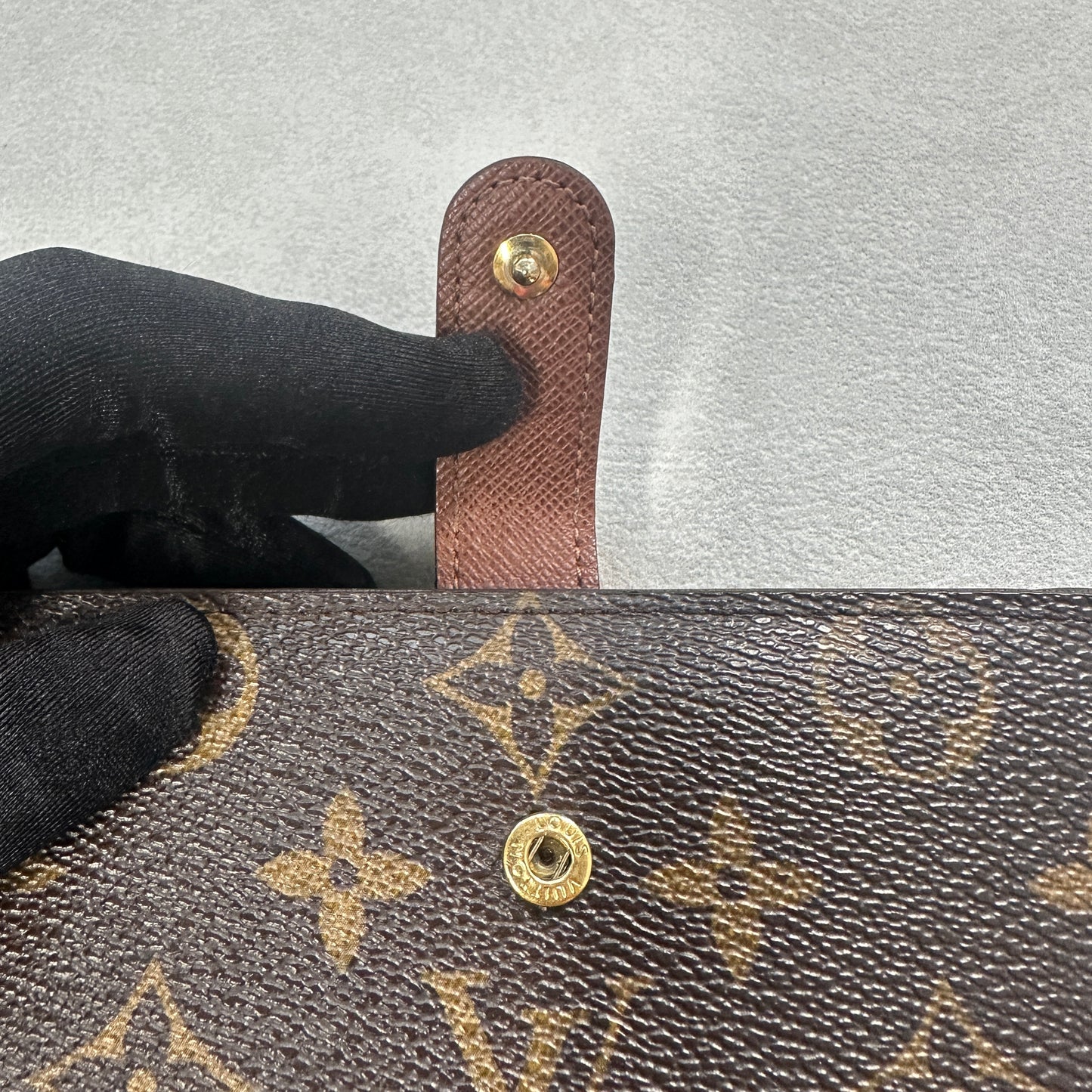 Louis Vuitton - Other - Leather - Brown - (small)