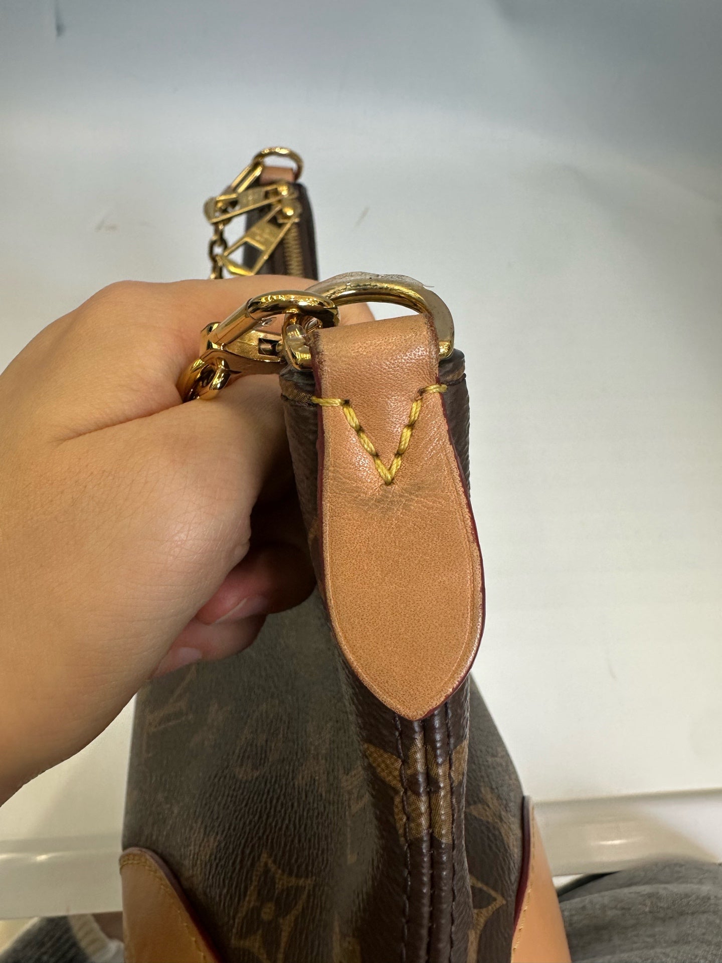 Louis Vuitton - Other - Leather - Brown - (small)