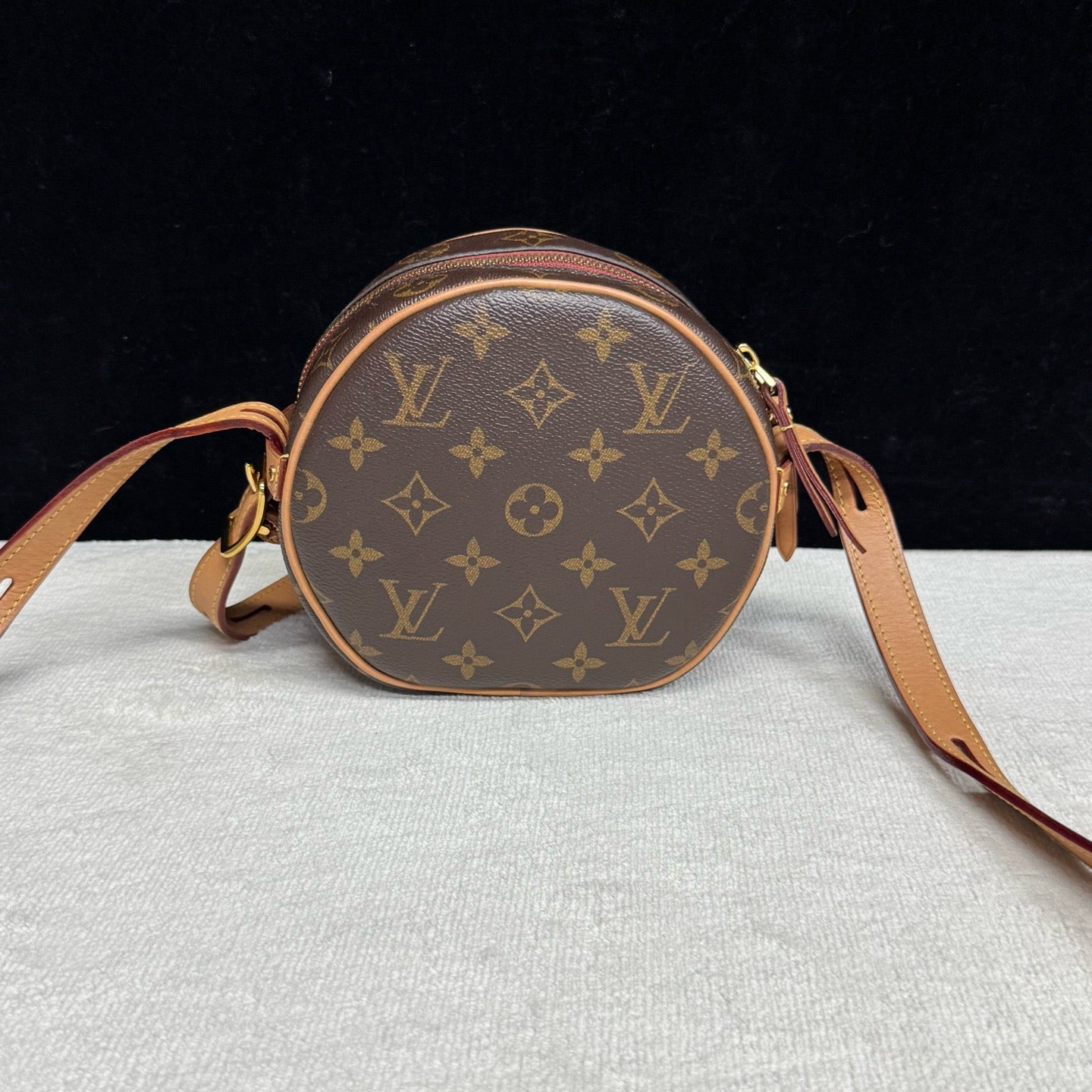 Louis Vuitton - Other - Leather - Brown - (small)