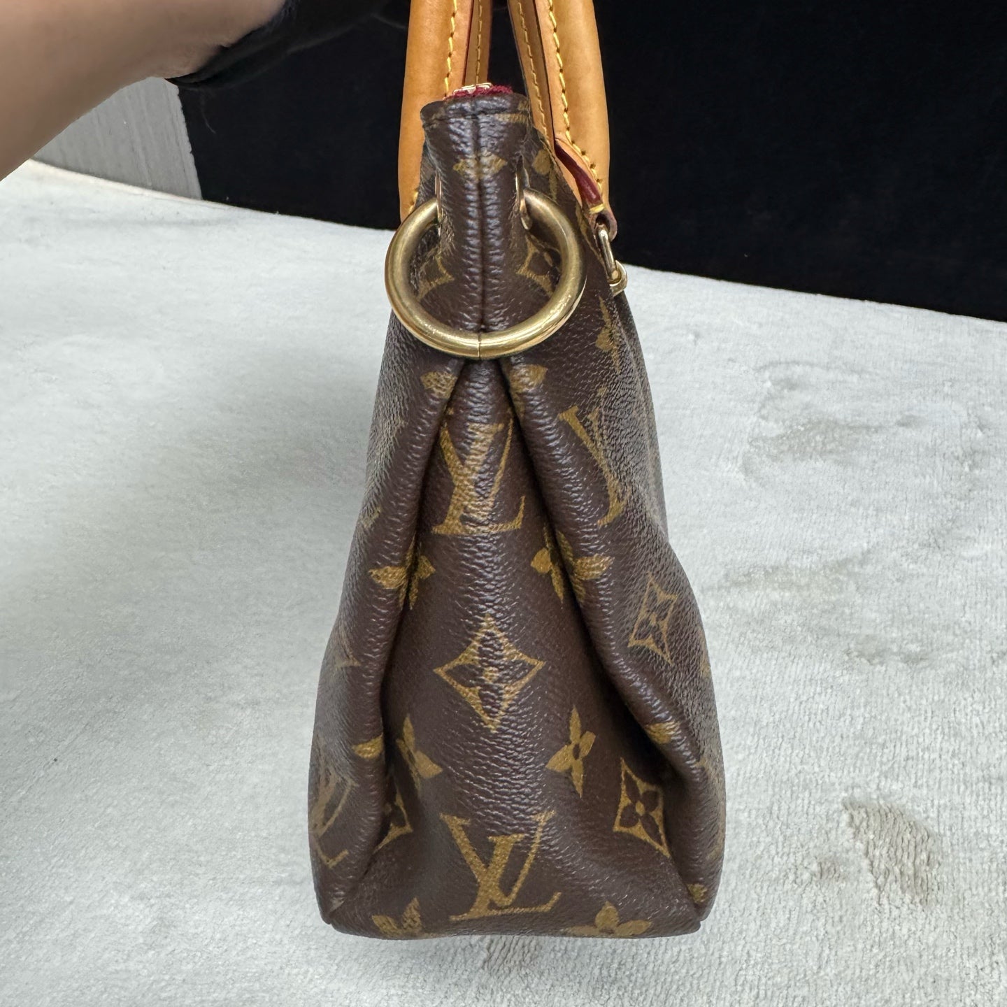 Louis Vuitton - Other - Leather - Brown - (small)