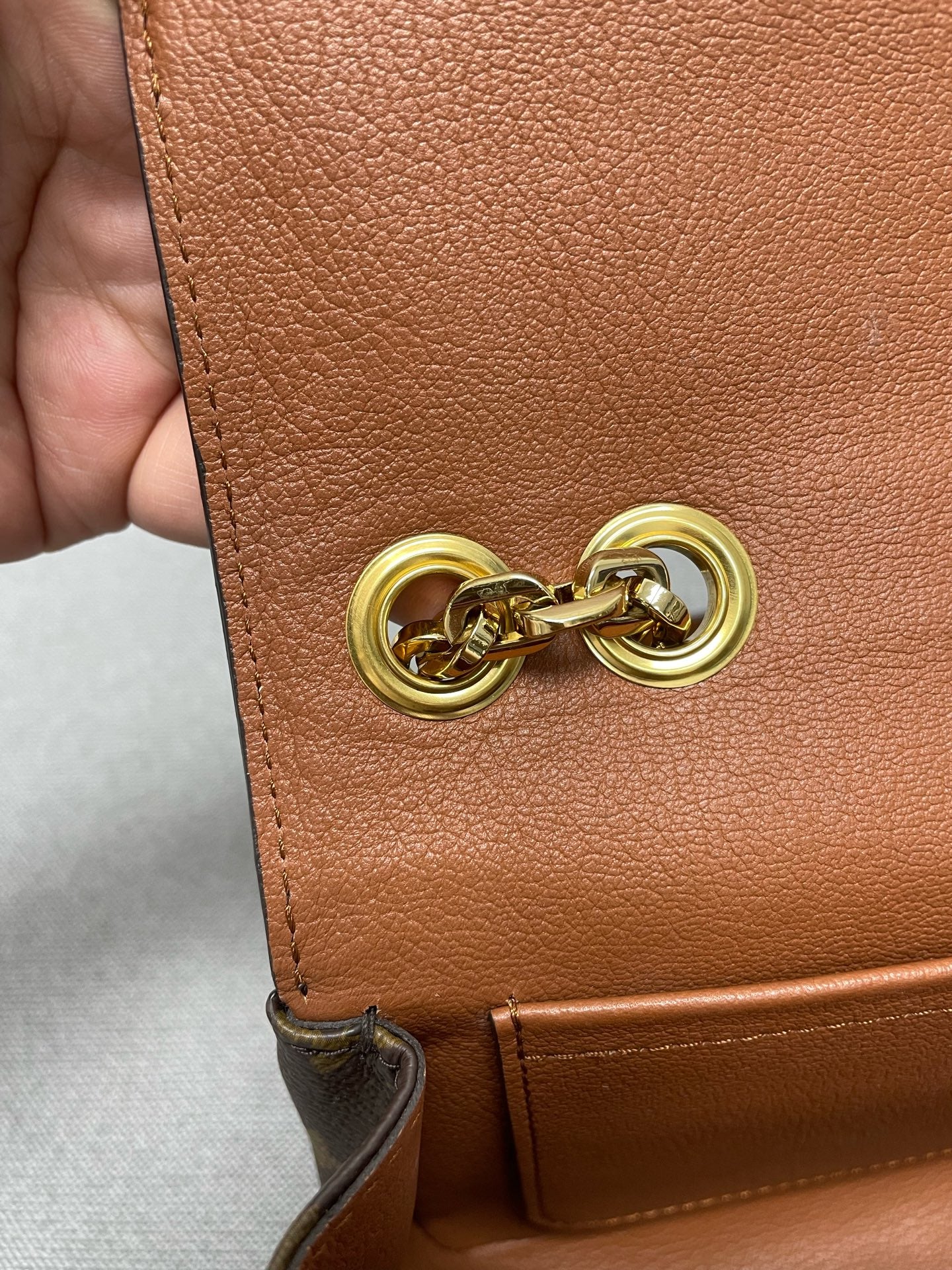 Louis Vuitton - Other - Leather - Brown - (Small)