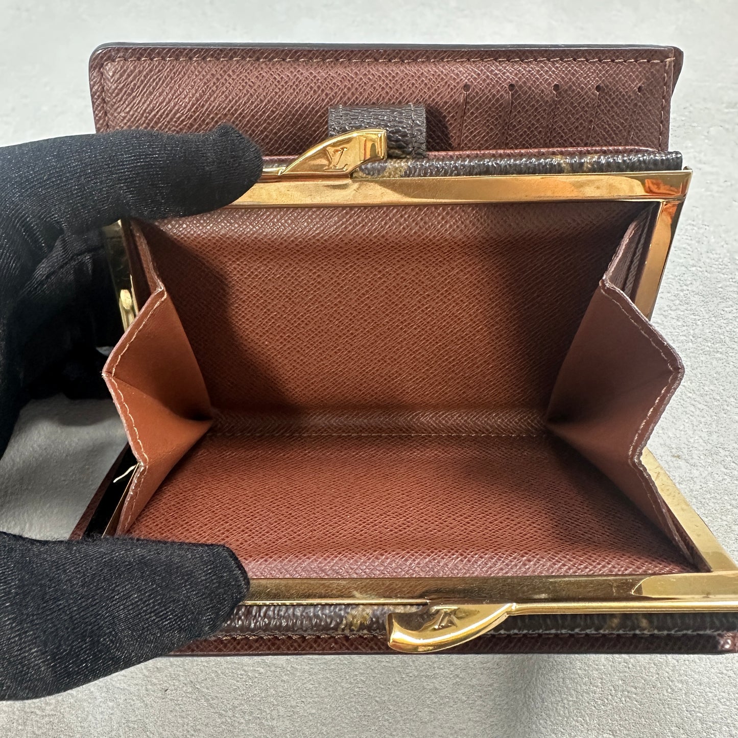 Louis Vuitton - Other - Leather - Brown - (small)