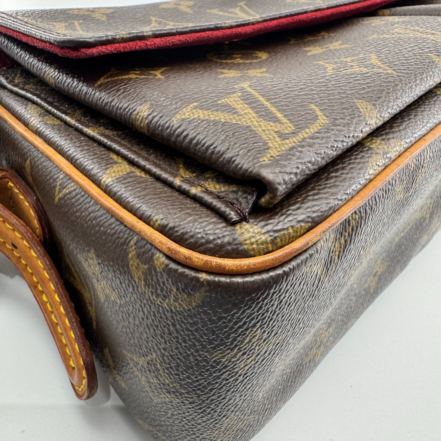 Louis Vuitton - Other - Leather - Brown - (small)