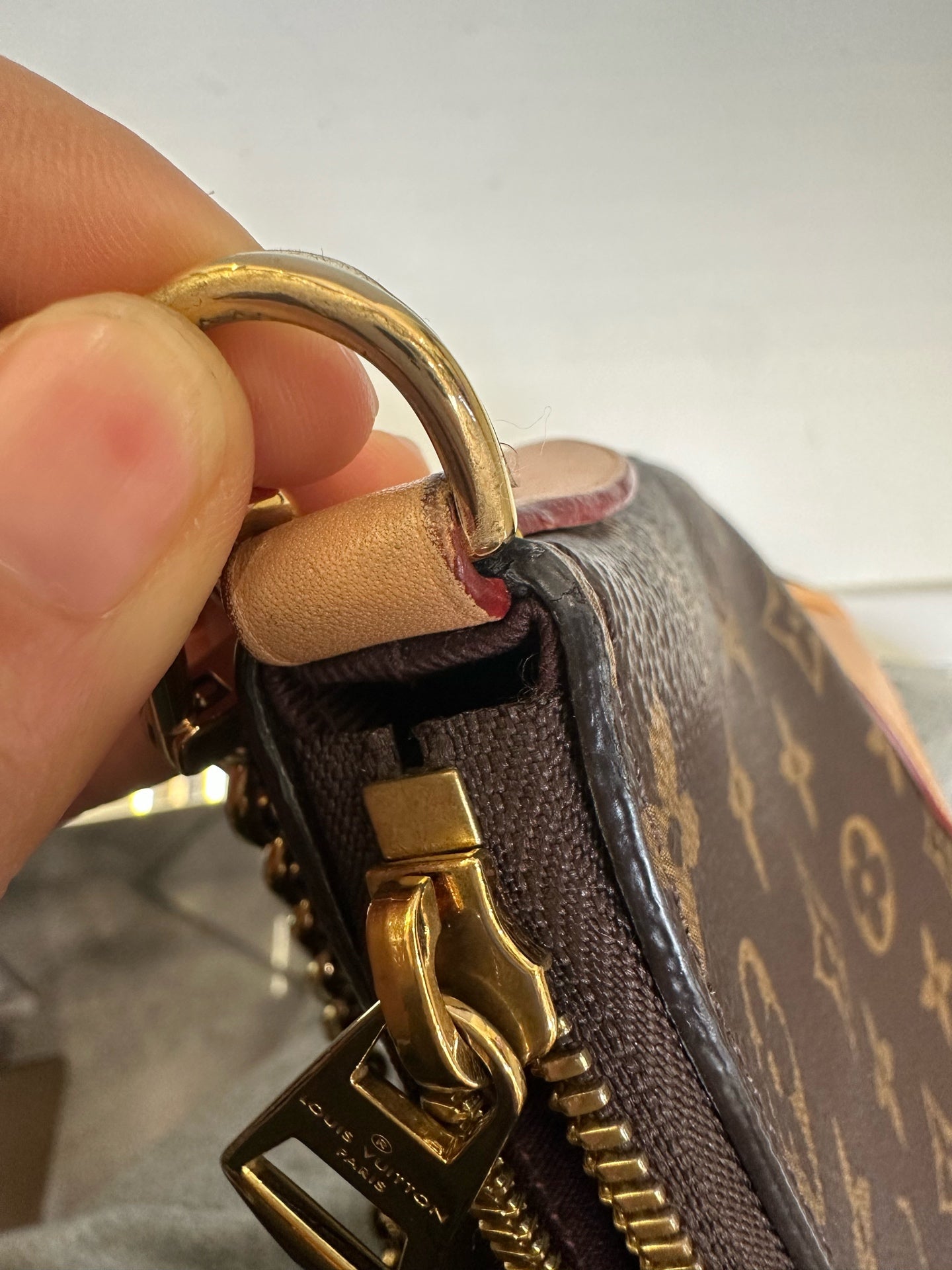 Louis Vuitton - Other - Leather - Brown - (small)