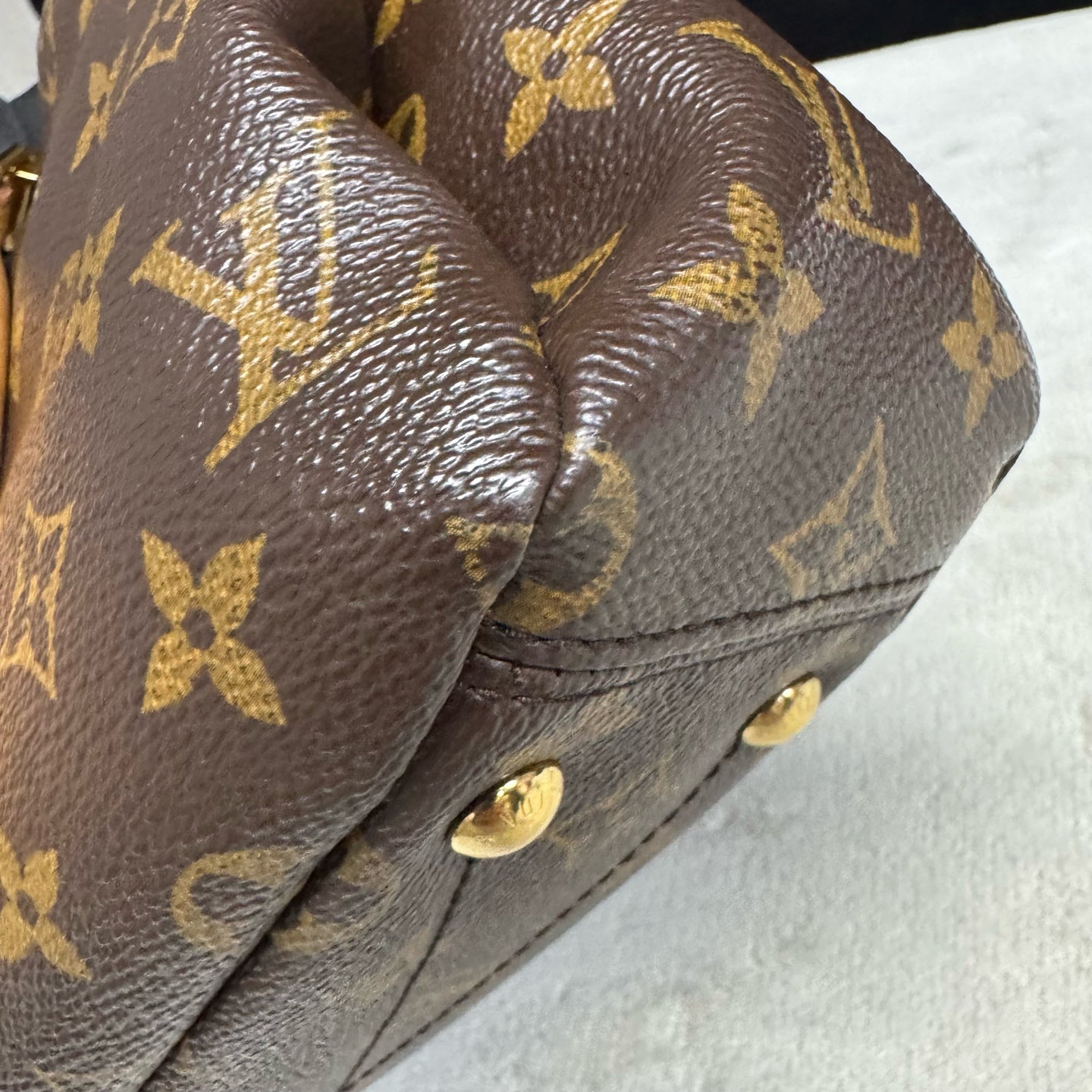 Louis Vuitton - Other - Leather - Brown - (small)
