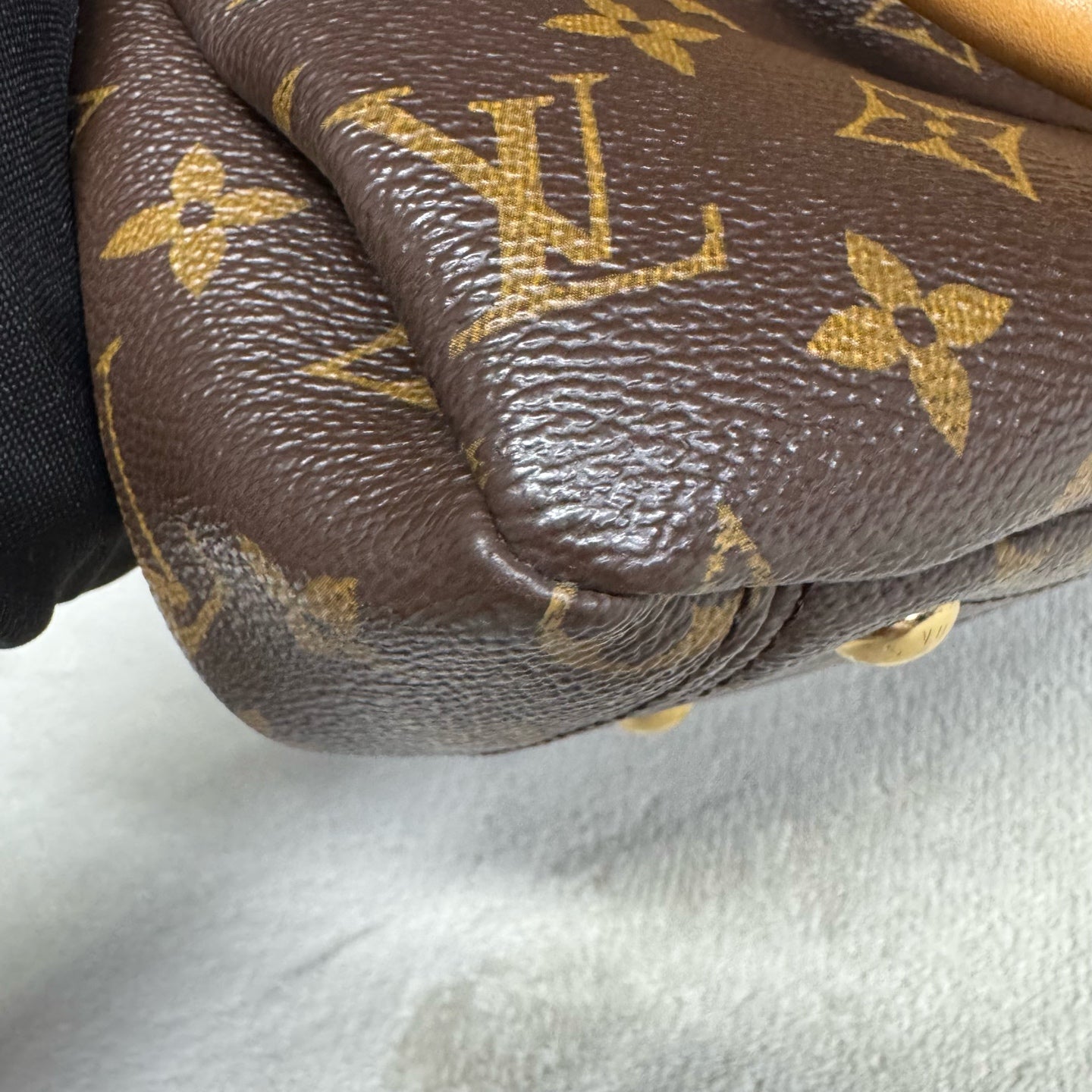 Louis Vuitton - Other - Leather - Brown - (small)