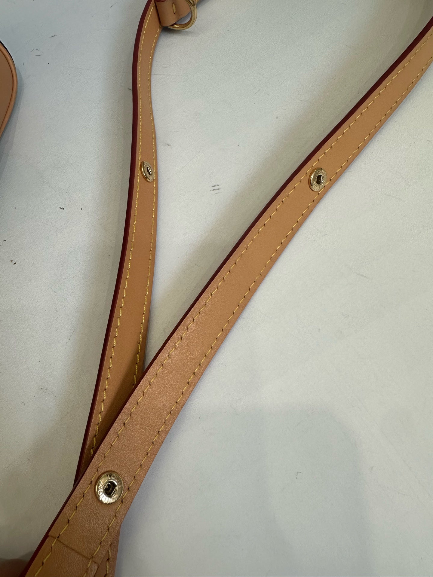 Louis Vuitton - Other - Leather - Brown - (small)