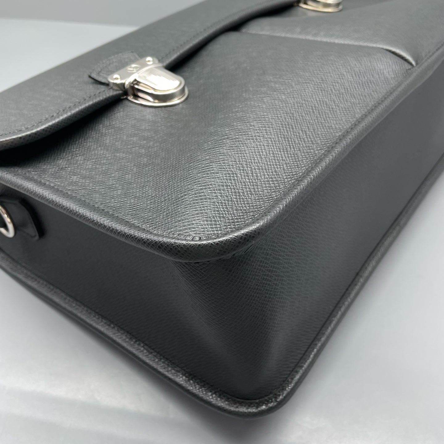 Louis Vuitton - Other - Leather - Grey - (large)