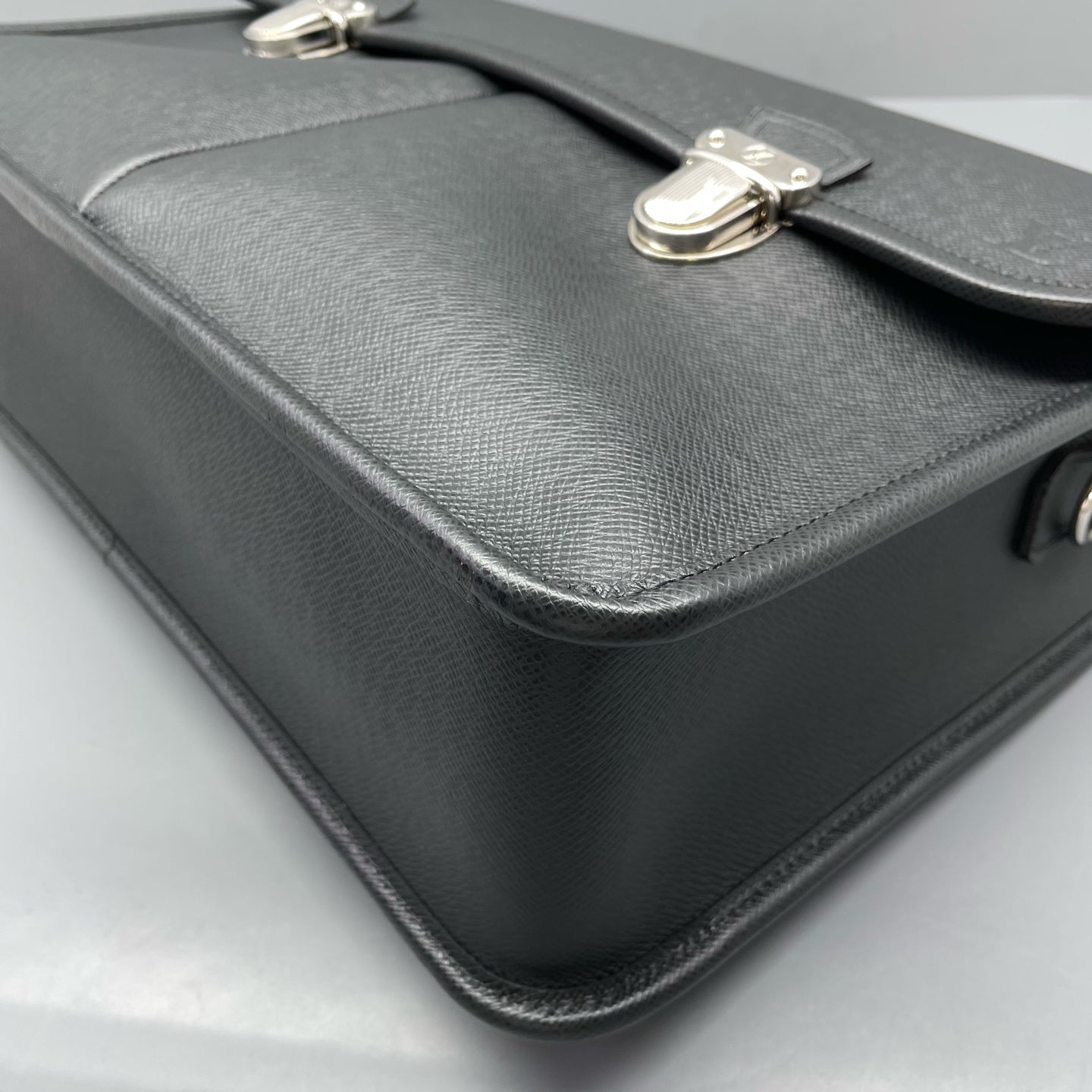 Louis Vuitton - Other - Leather - Grey - (Large)