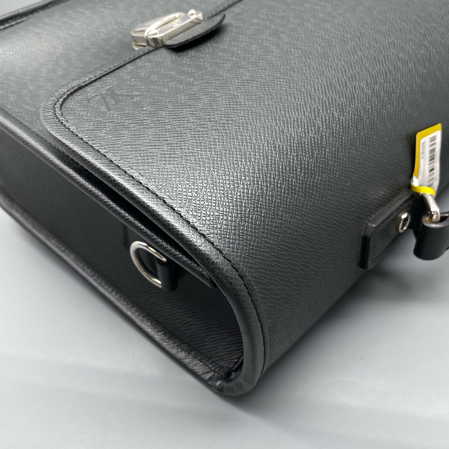 Louis Vuitton - Other - Leather - Grey - (large)