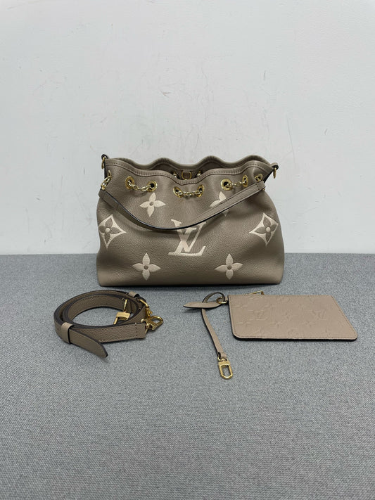 Louis Vuitton - Other - Leather - Grey - (medium)