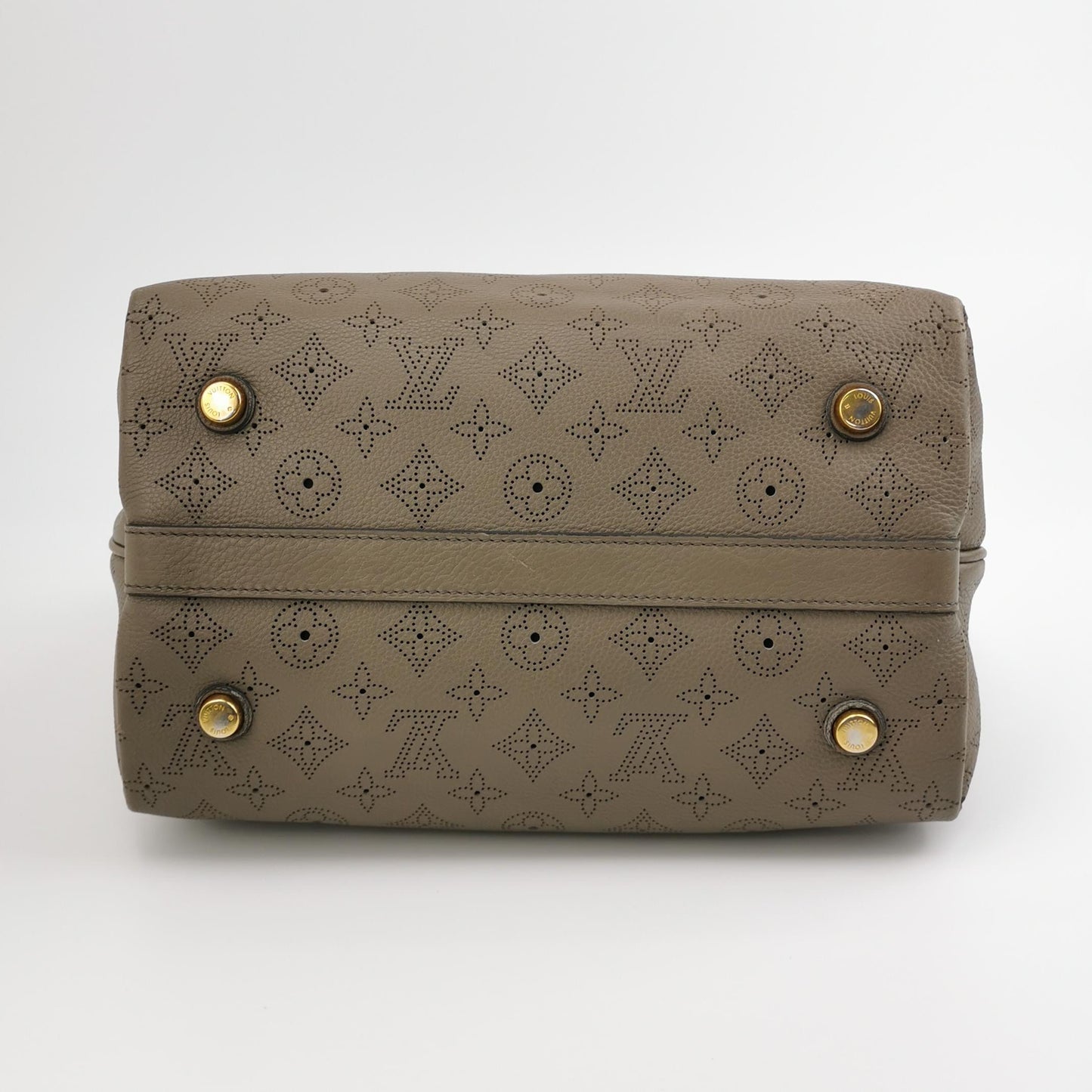 Louis Vuitton - Other - Leather - Grey - (medium)