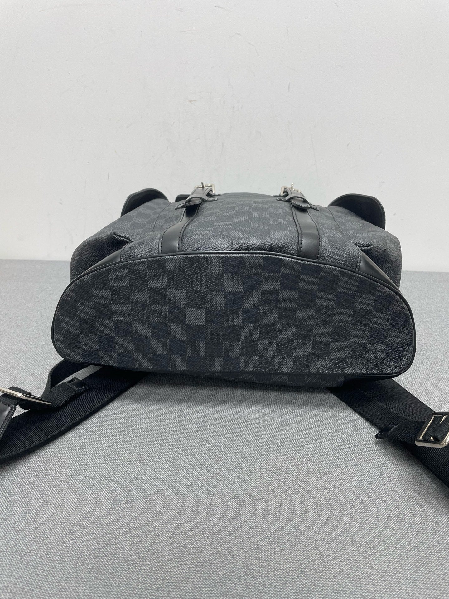 Louis Vuitton - Other - Leather - Grey - (medium)