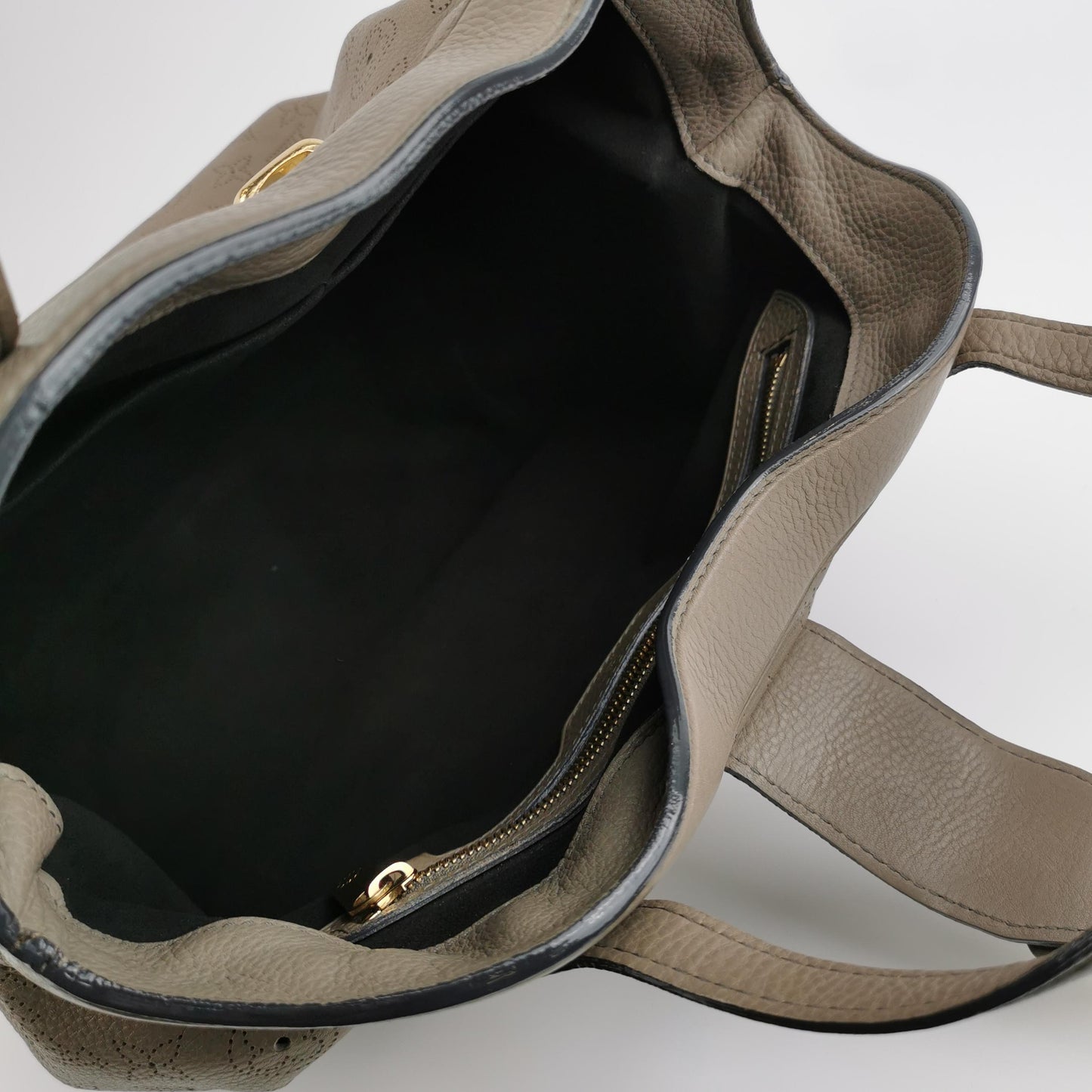 Louis Vuitton - Other - Leather - Grey - (medium)