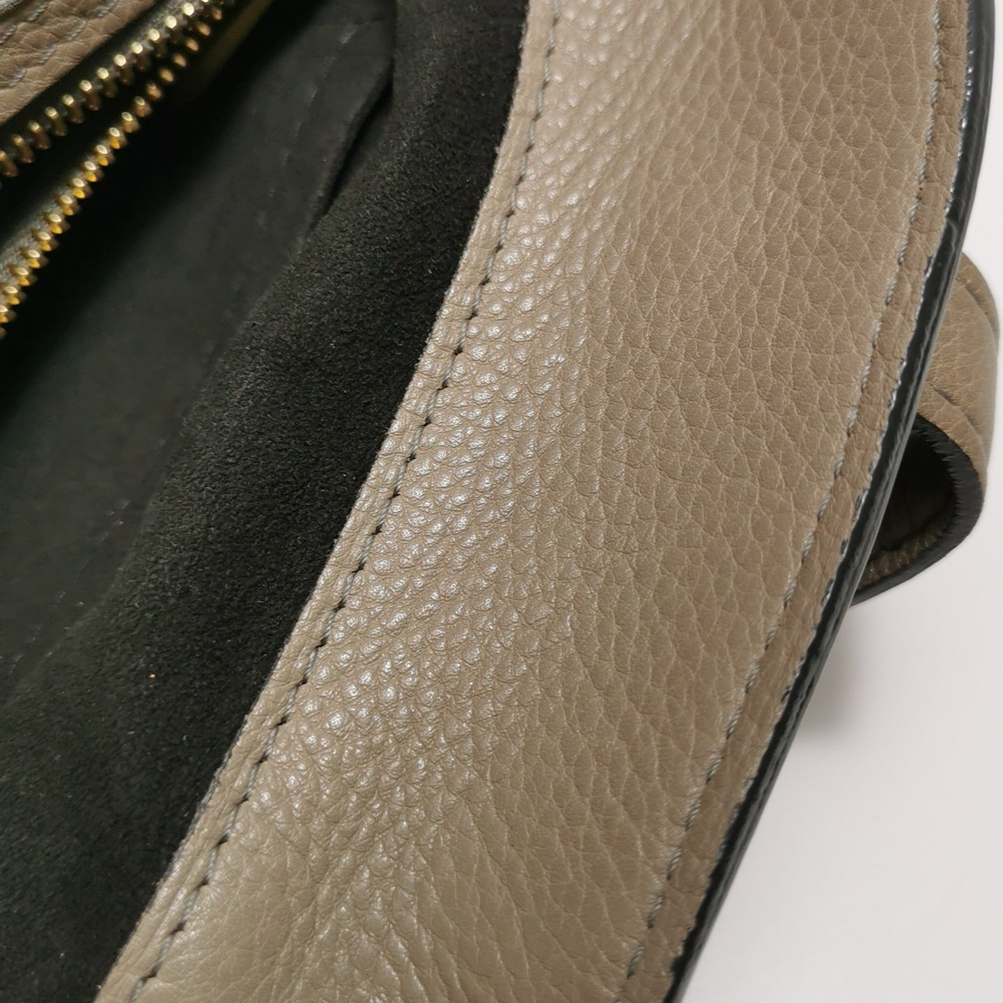 Louis Vuitton - Other - Leather - Grey - (medium)