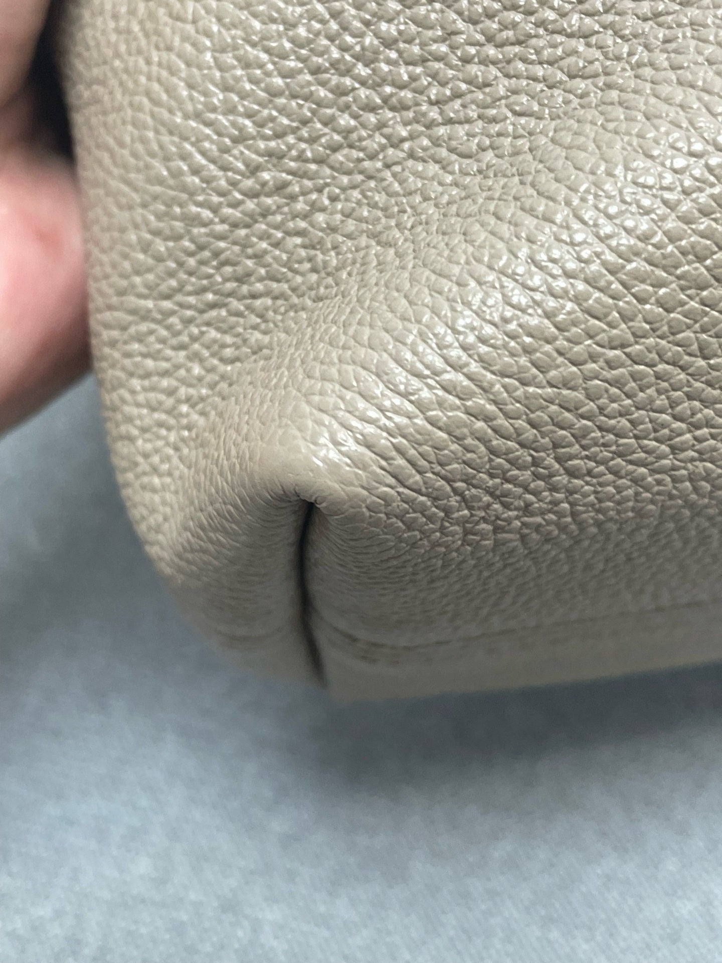 Louis Vuitton - Other - Leather - Grey - (medium)