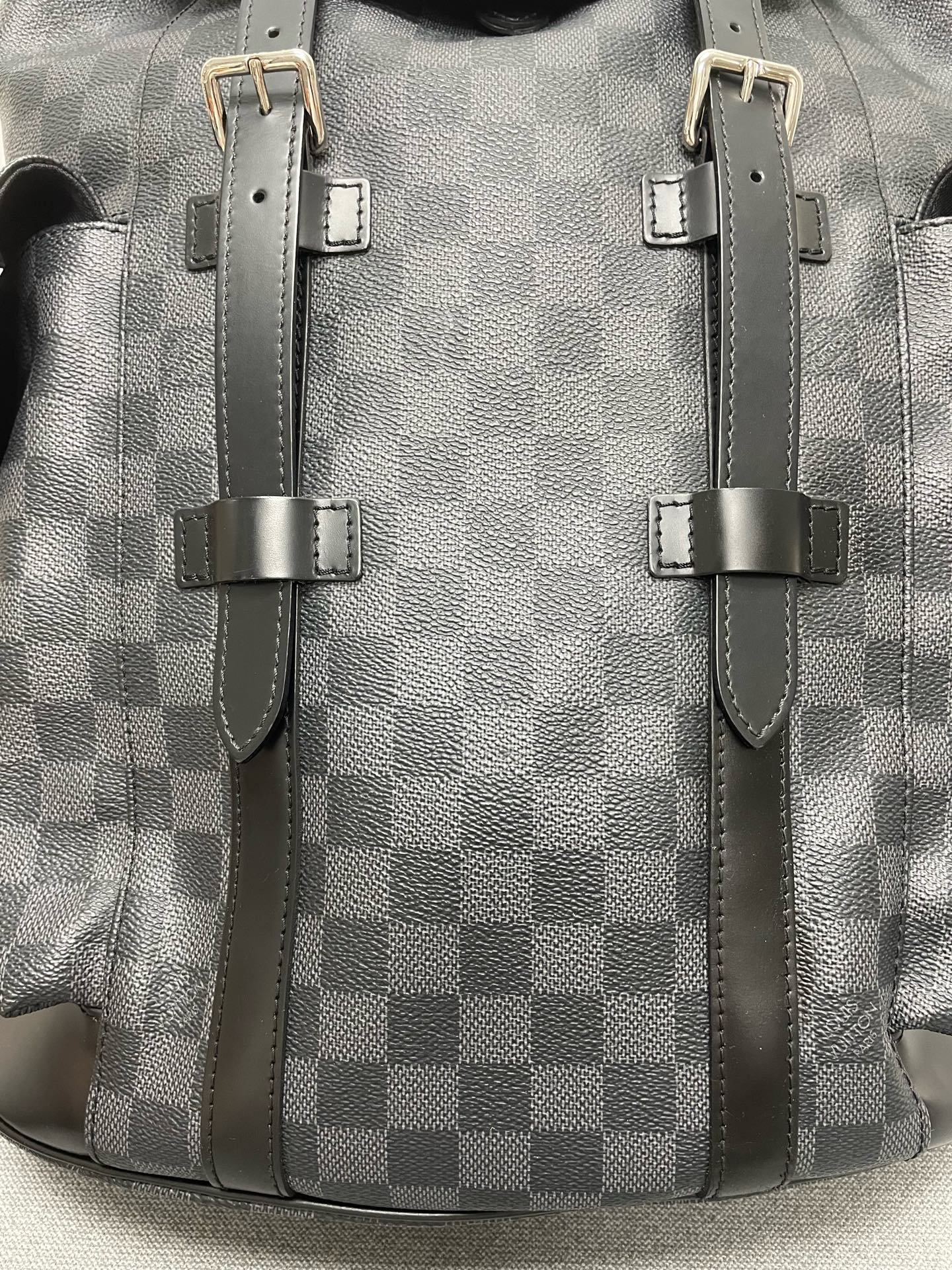 Louis Vuitton - Other - Leather - Grey - (medium)