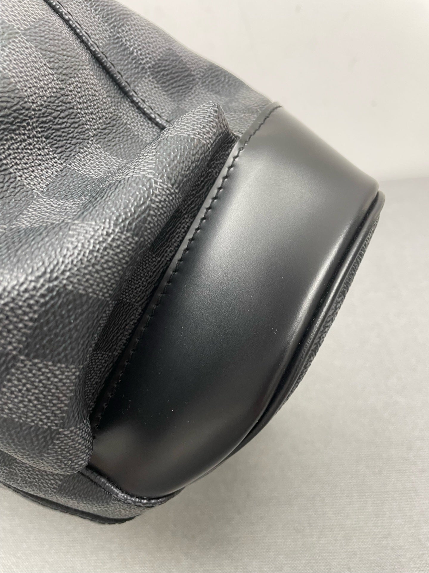 Louis Vuitton - Other - Leather - Grey - (medium)