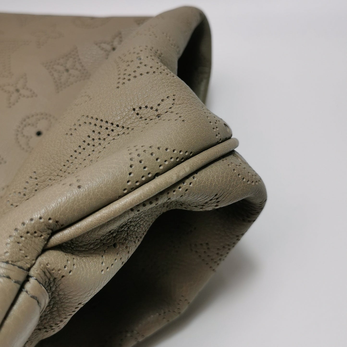 Louis Vuitton - Other - Leather - Grey - (medium)