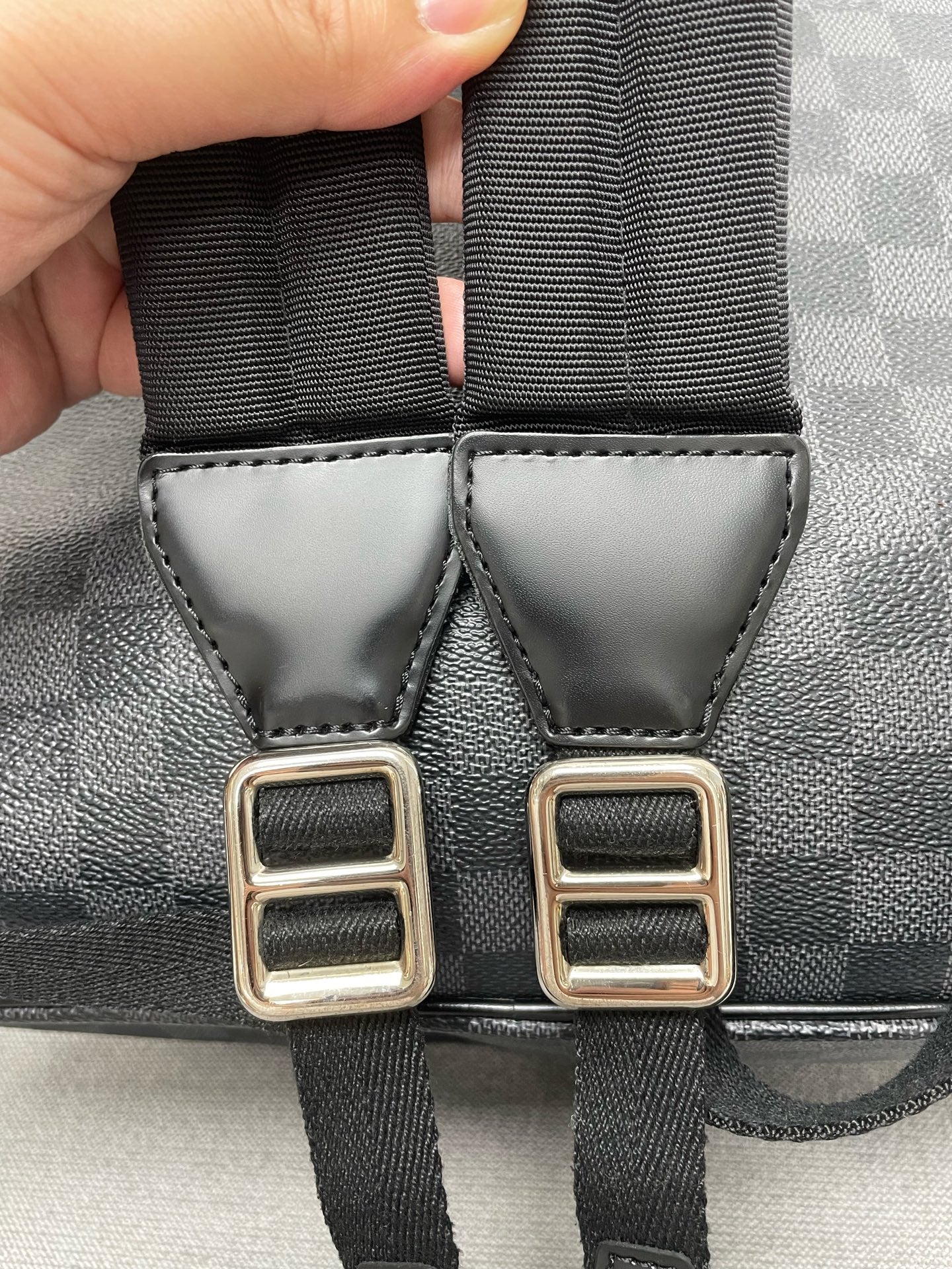 Louis Vuitton - Other - Leather - Grey - (medium)