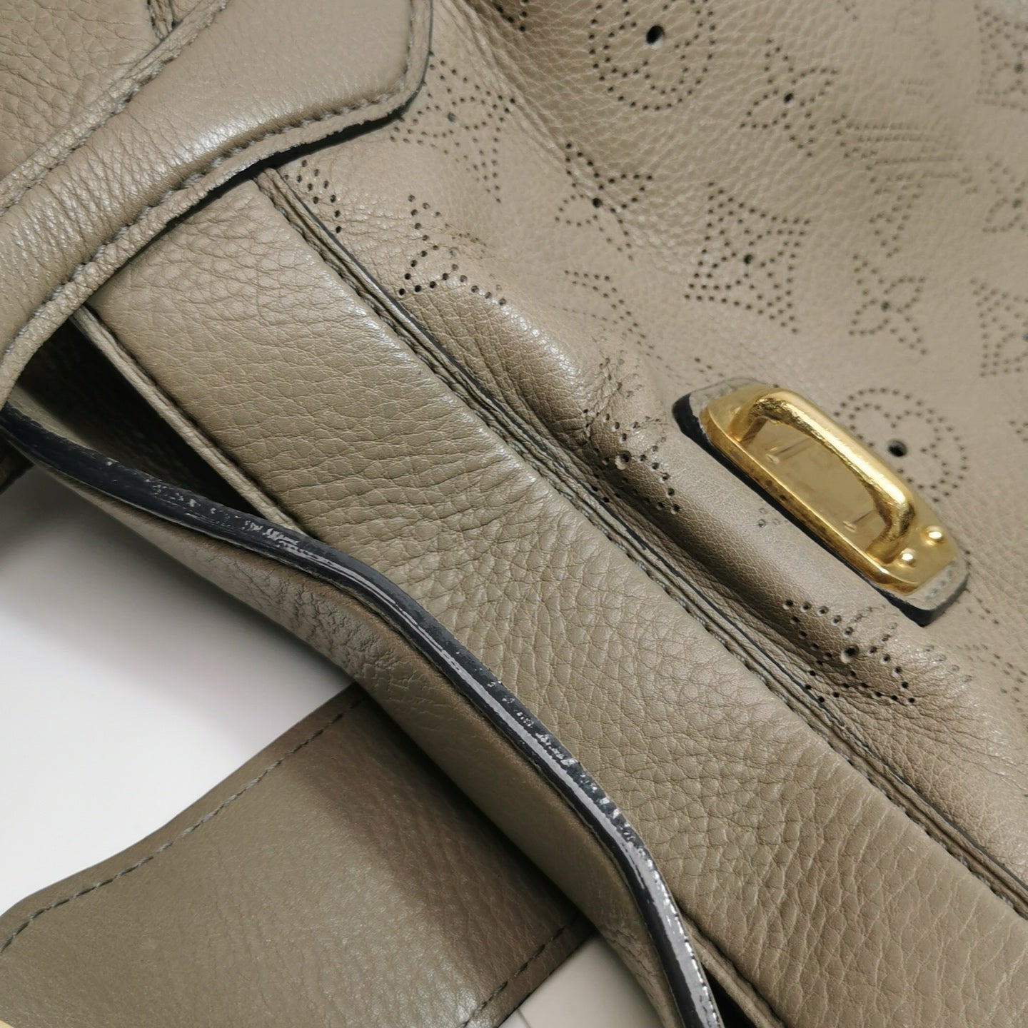Louis Vuitton - Other - Leather - Grey - (medium)
