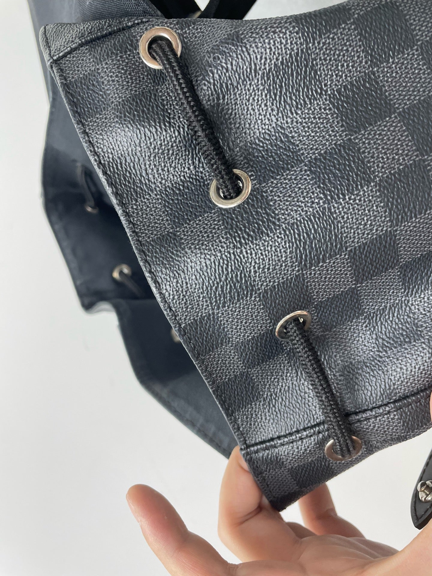 Louis Vuitton - Other - Leather - Grey - (medium)