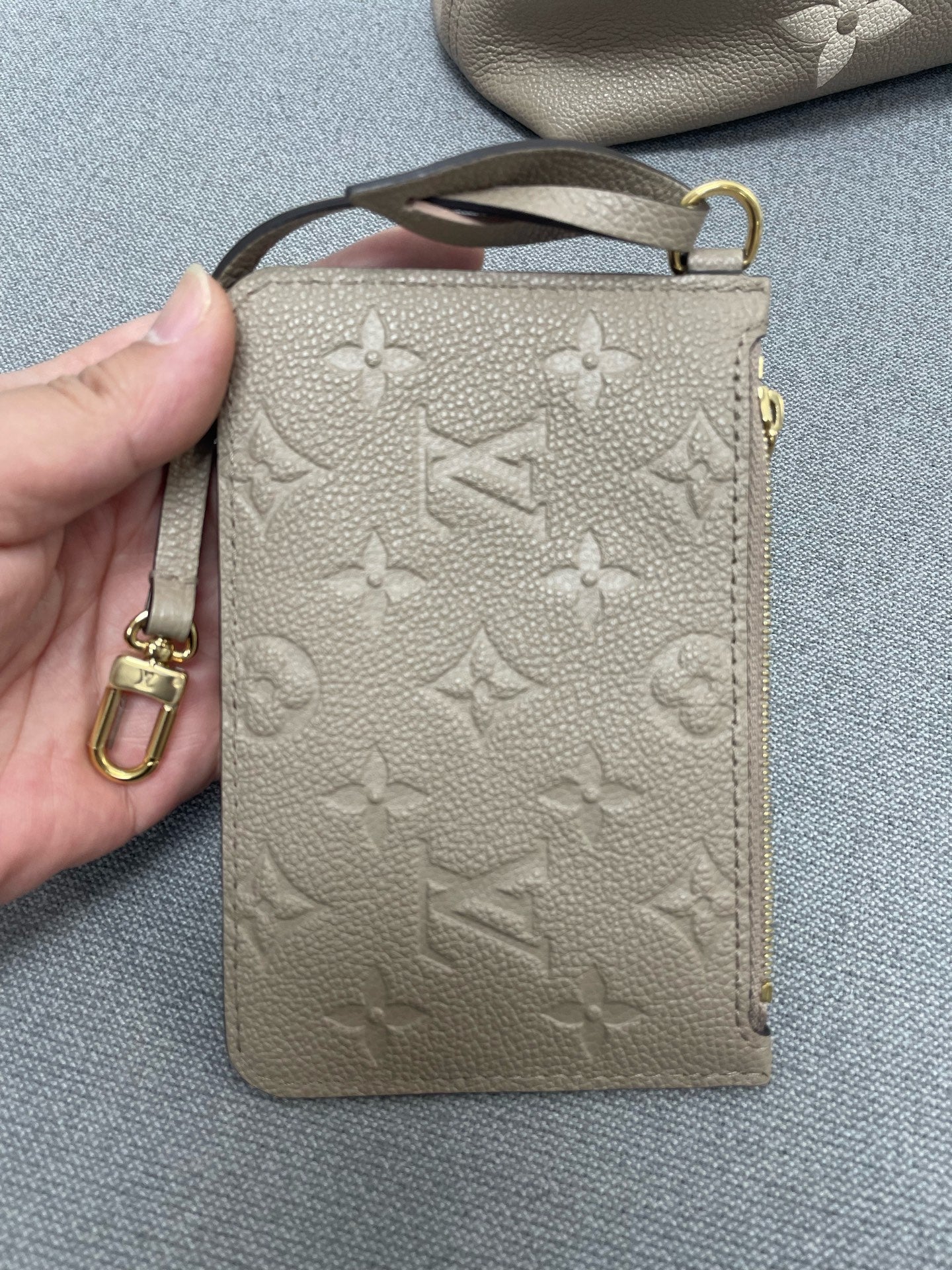 Louis Vuitton - Other - Leather - Grey - (medium)