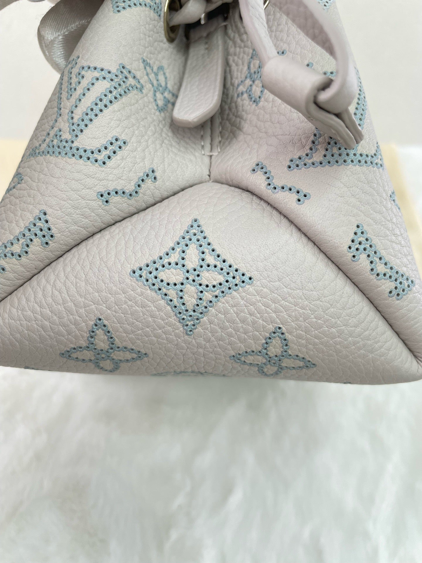 Louis Vuitton - Other - Leather - Grey - (mini)