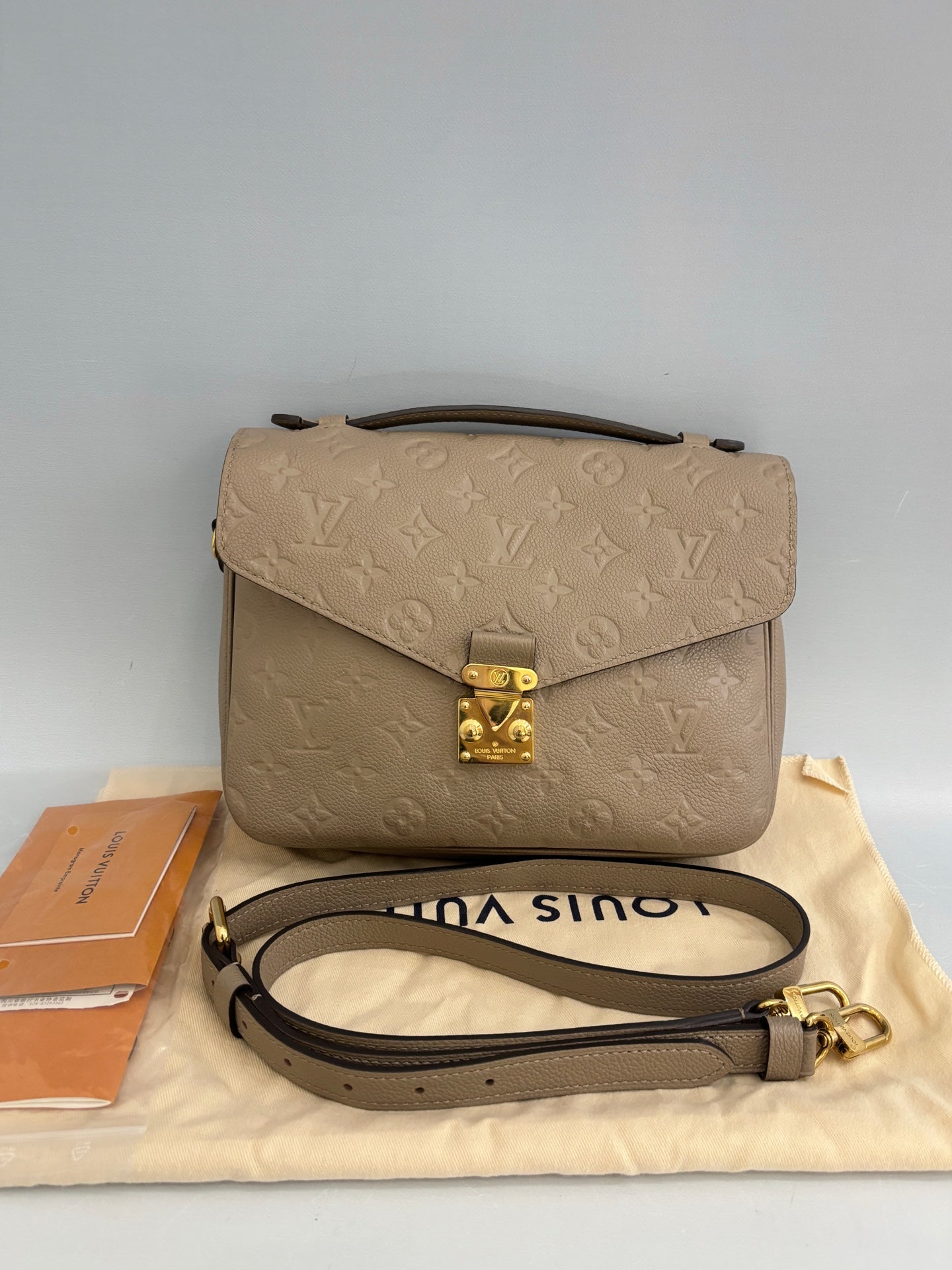 Louis Vuitton - Other - Leather - Grey - (Small)