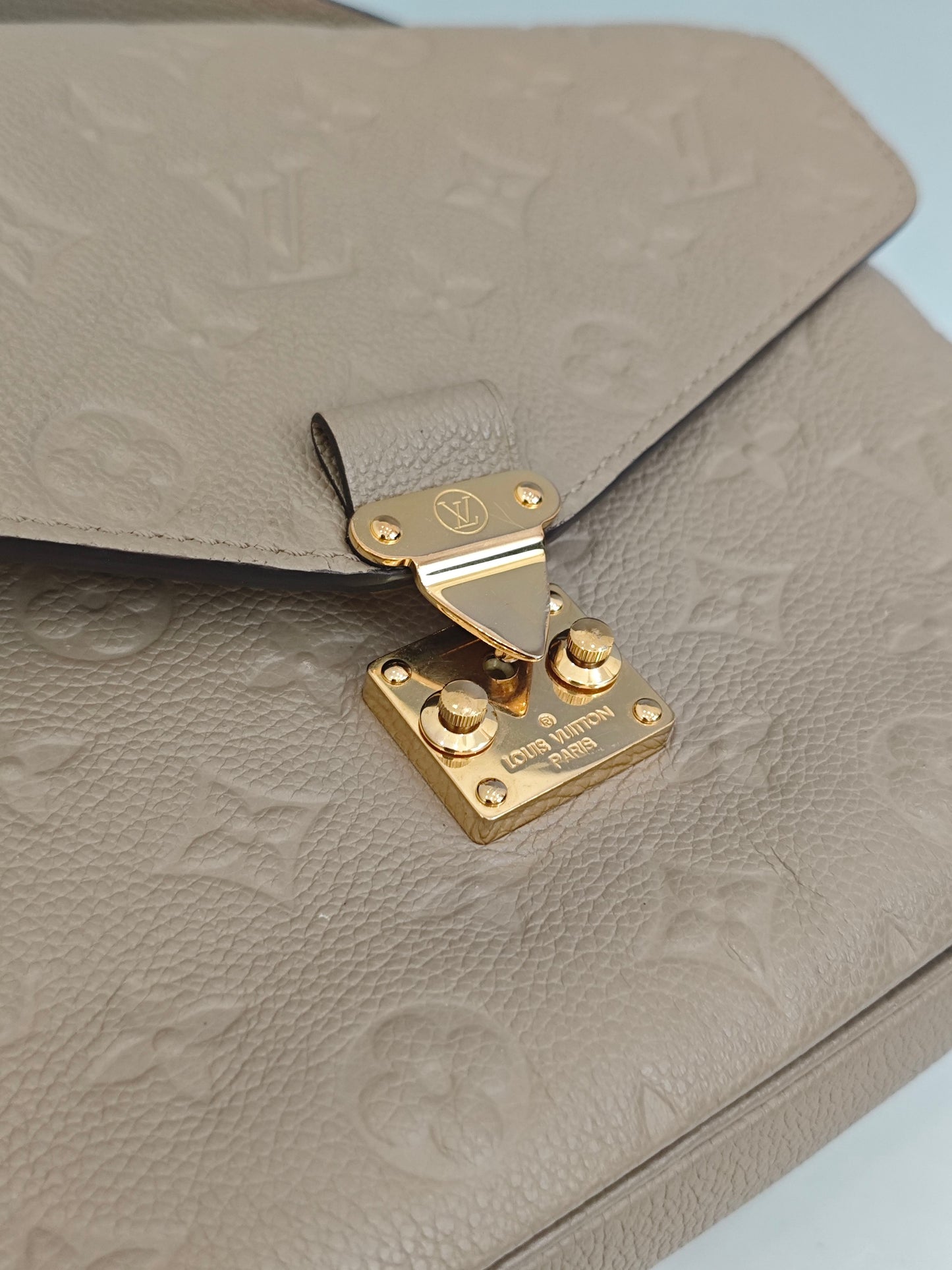 Louis Vuitton - Other - Leather - Grey - (Small)