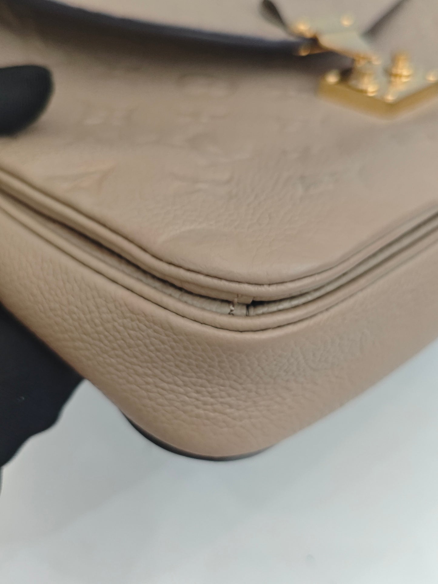 Louis Vuitton - Other - Leather - Grey - (Small)