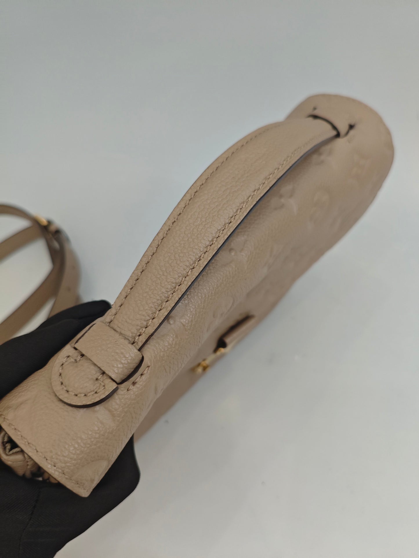 Louis Vuitton - Other - Leather - Grey - (Small)