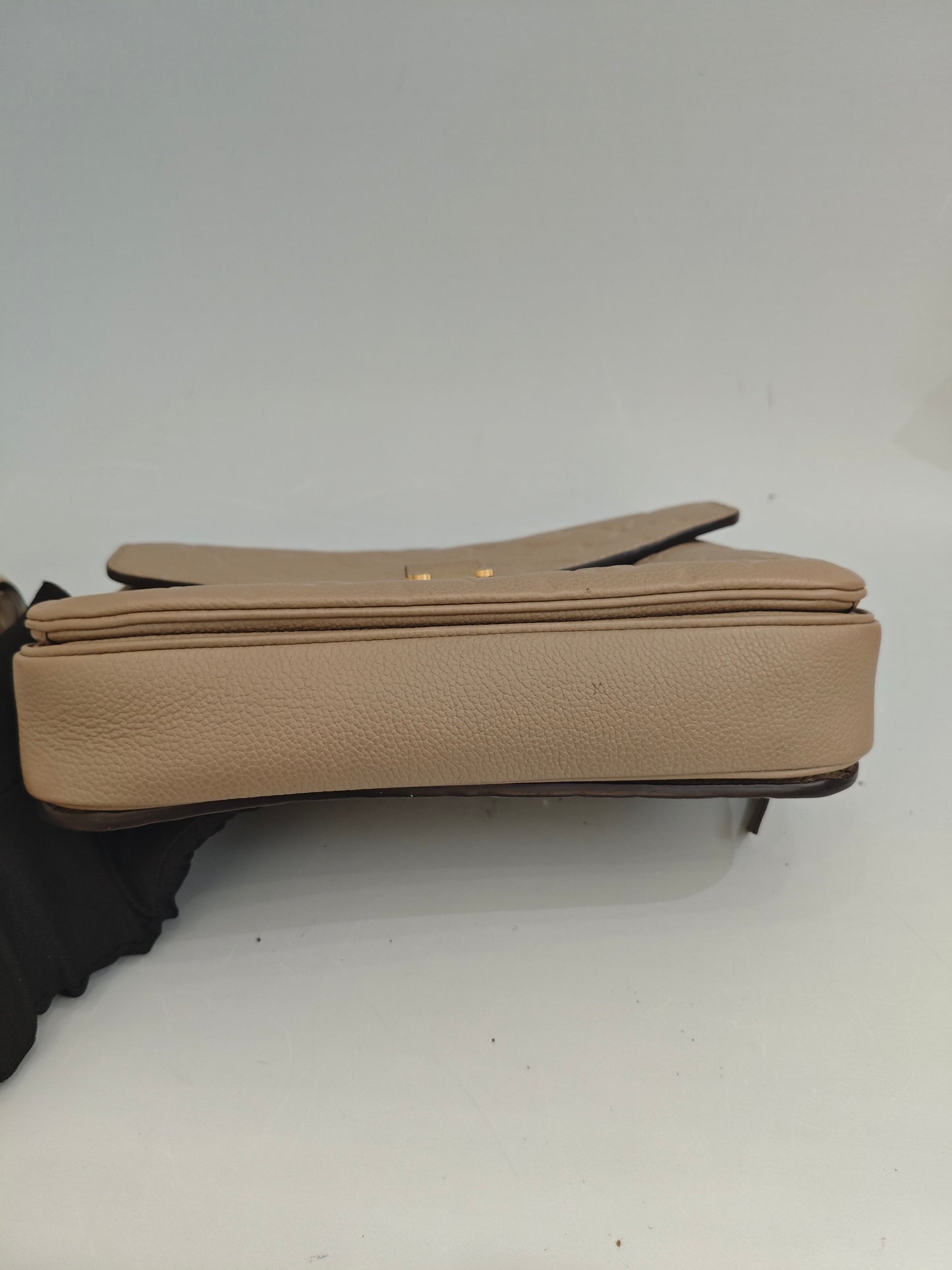 Louis Vuitton - Other - Leather - Grey - (Small)