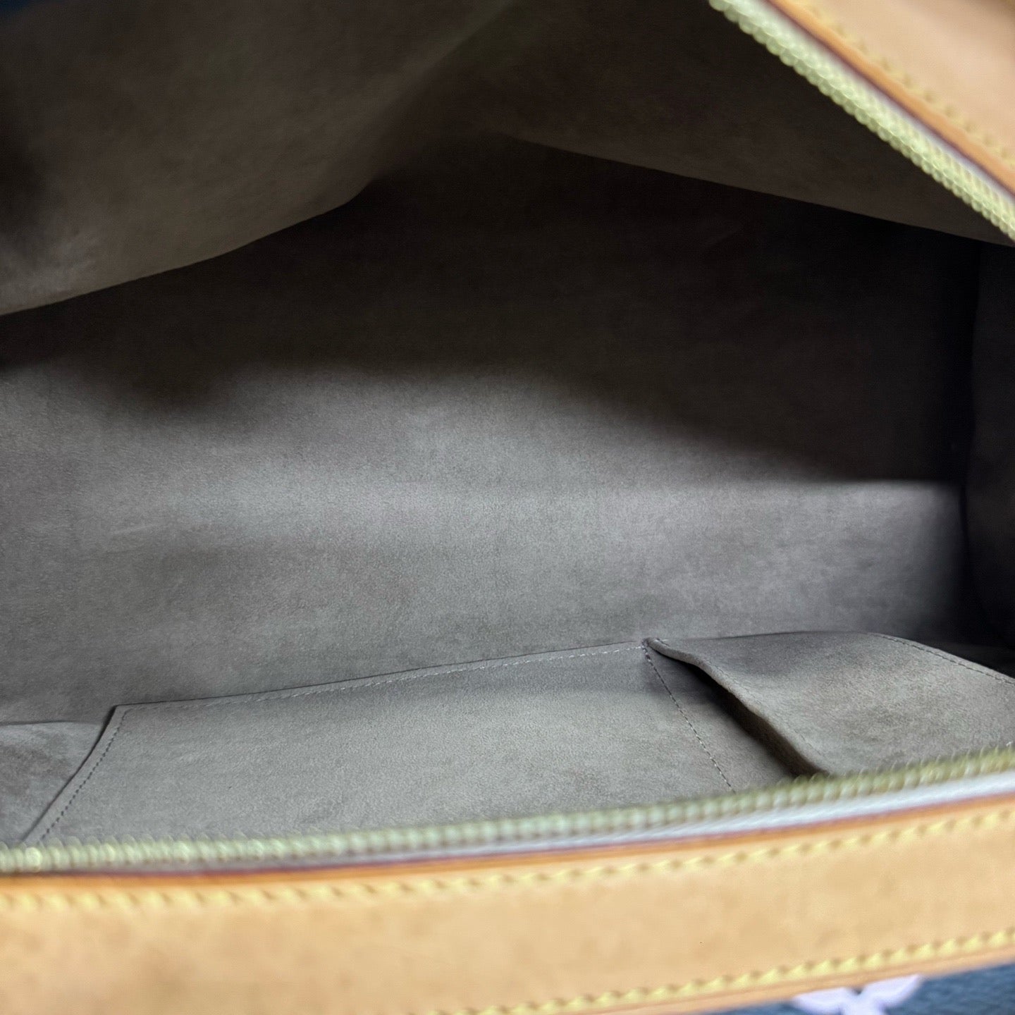 Louis Vuitton - Other - Leather - Multicolour - (medium)