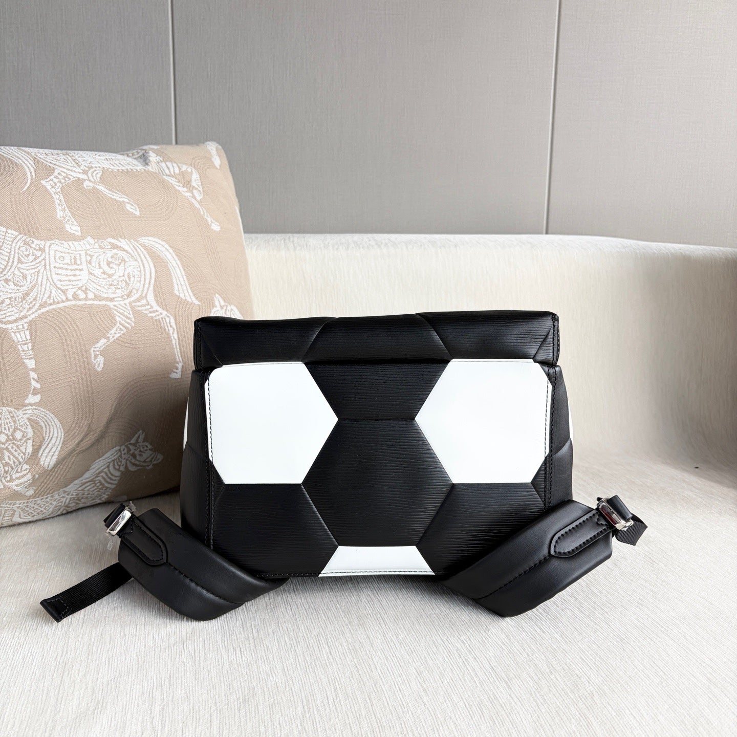 Louis Vuitton - Other - Leather - Multicolour - (medium)