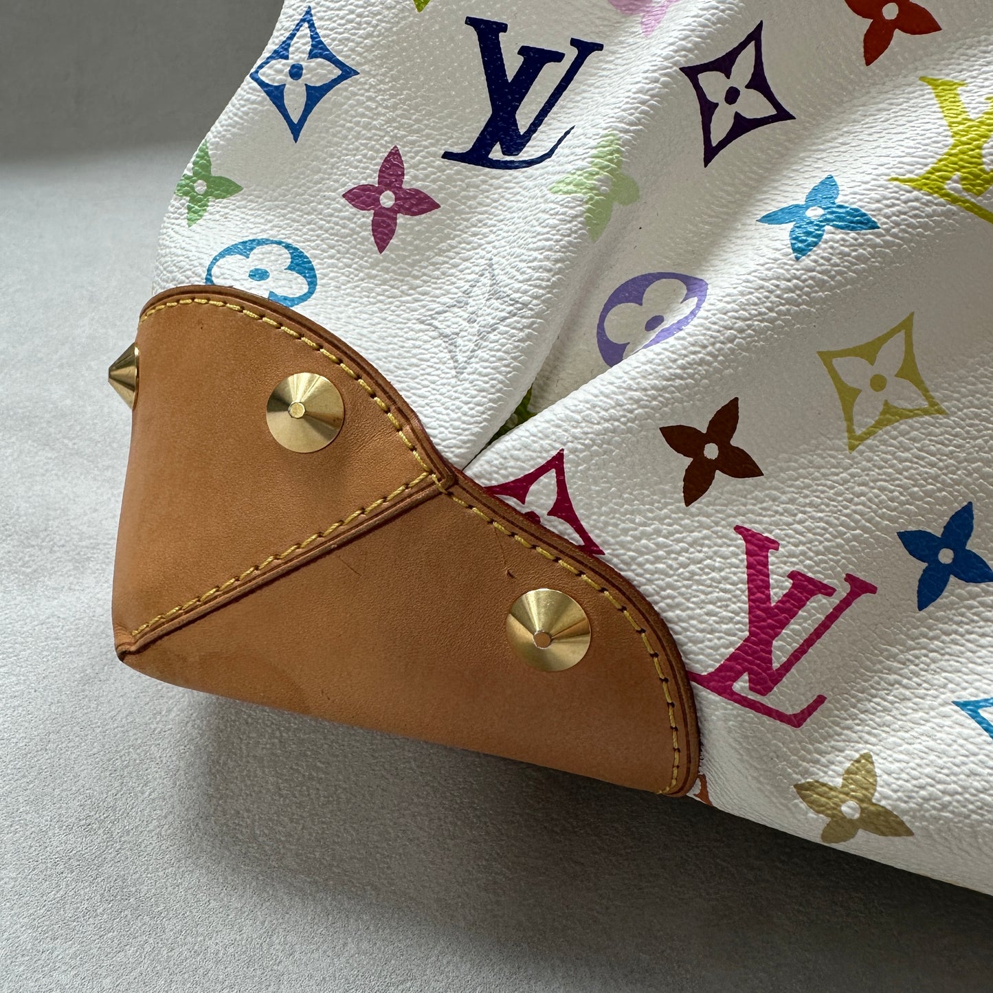 Louis Vuitton - Other - Leather - Multicolour - (medium)