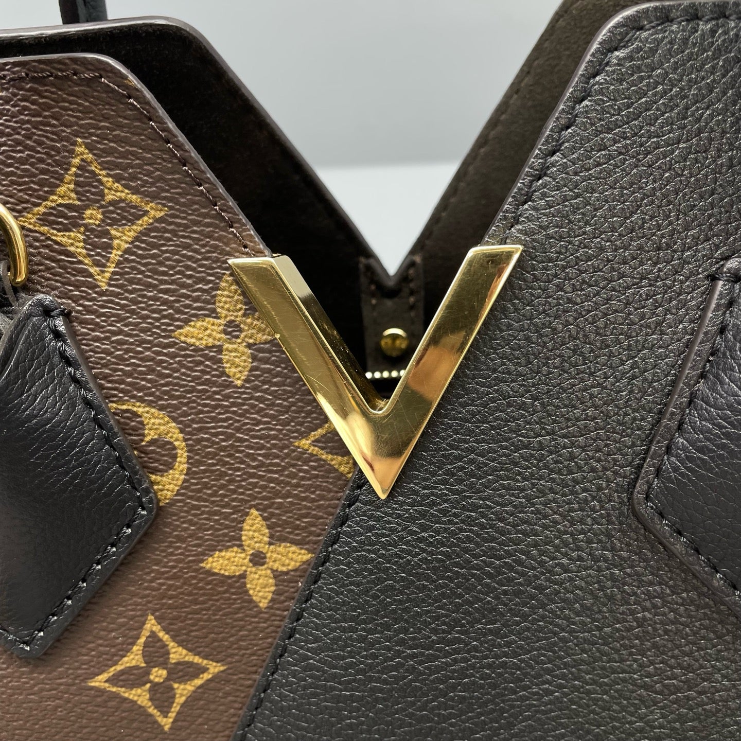 Louis Vuitton - Other - Leather - Multicolour - (medium)