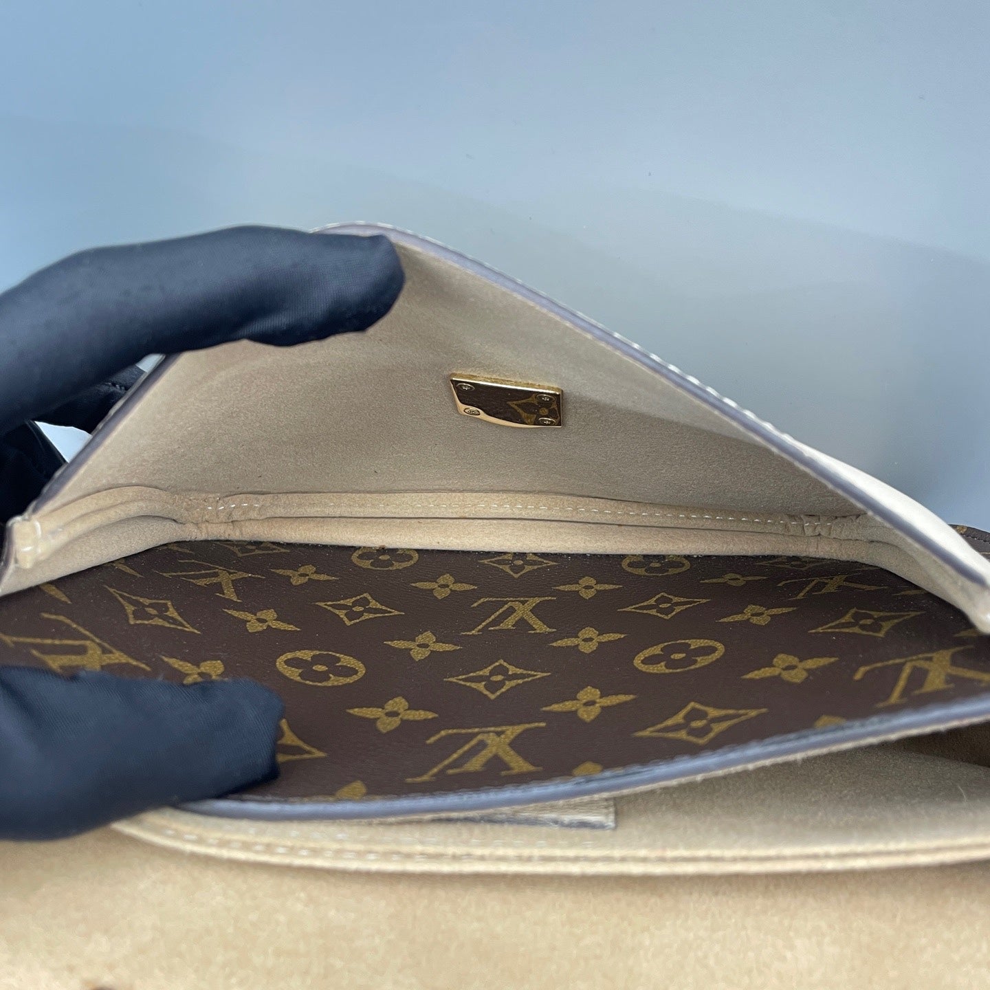 Louis Vuitton - Other - Leather - Multicolour - (Medium)