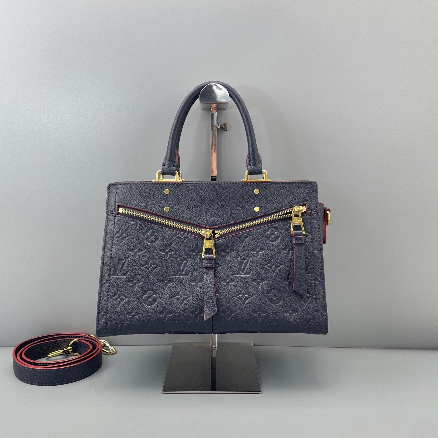 Louis Vuitton - Other - Leather - Navy - (medium)