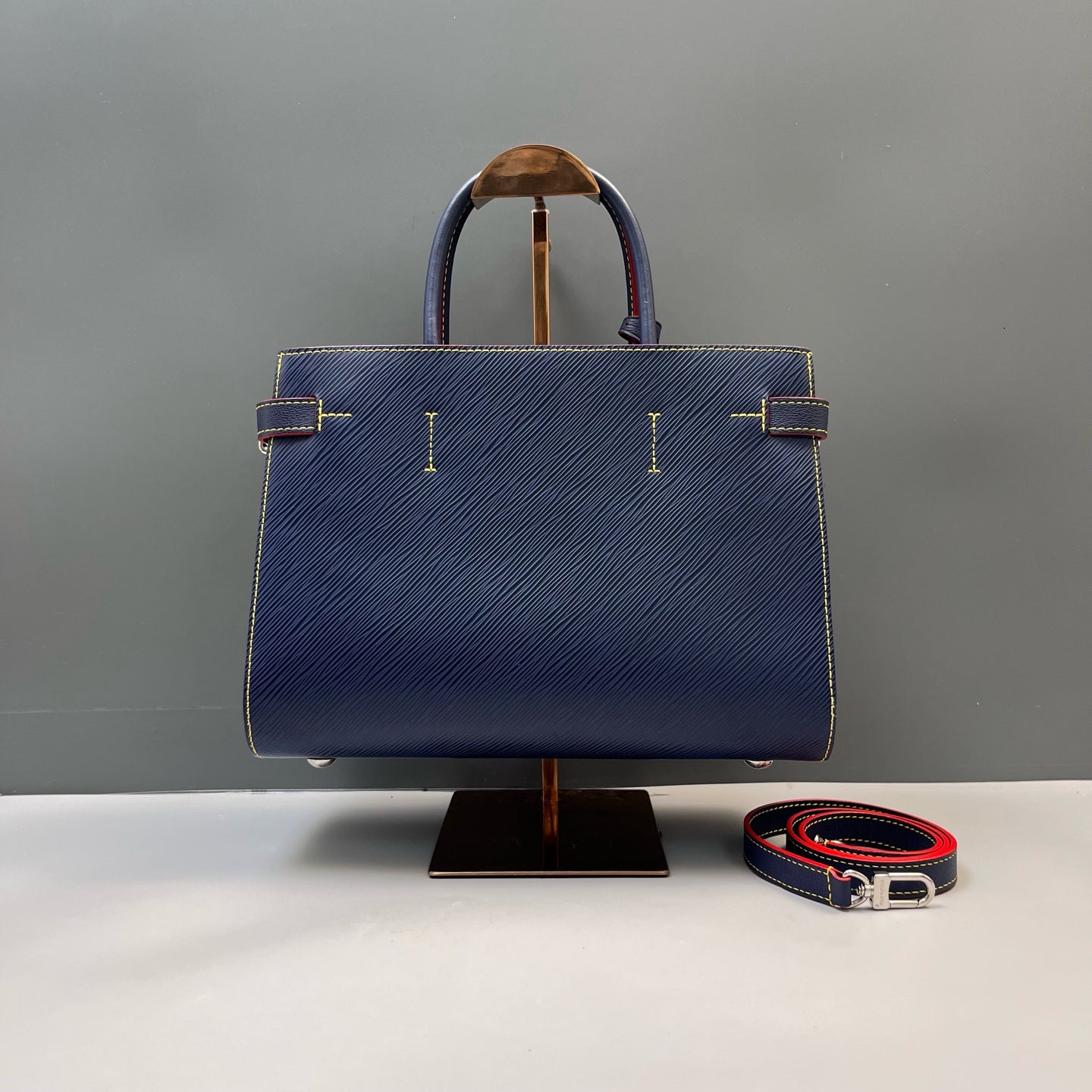 Louis Vuitton - Other - Leather - Navy - (medium)