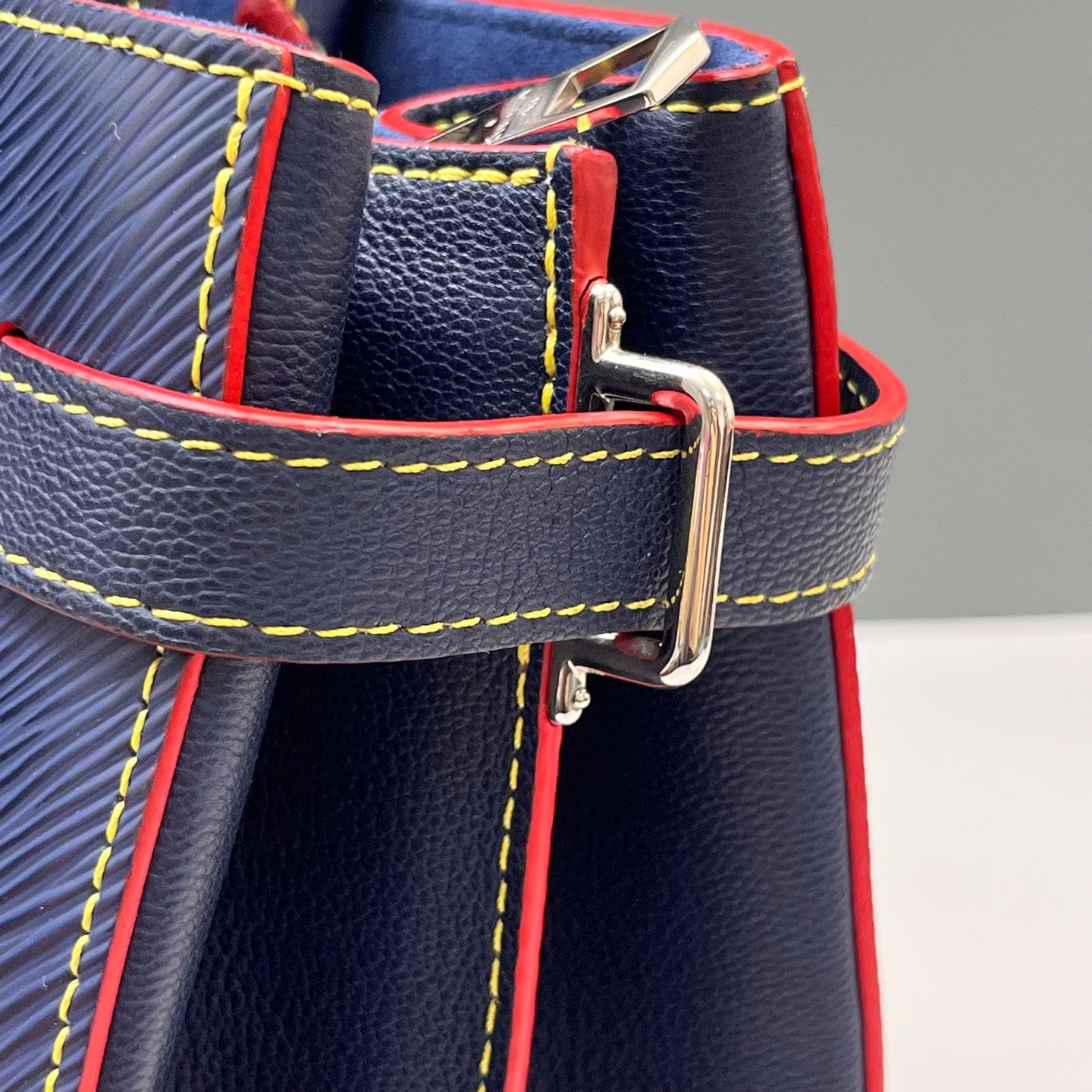 Louis Vuitton - Other - Leather - Navy - (medium)