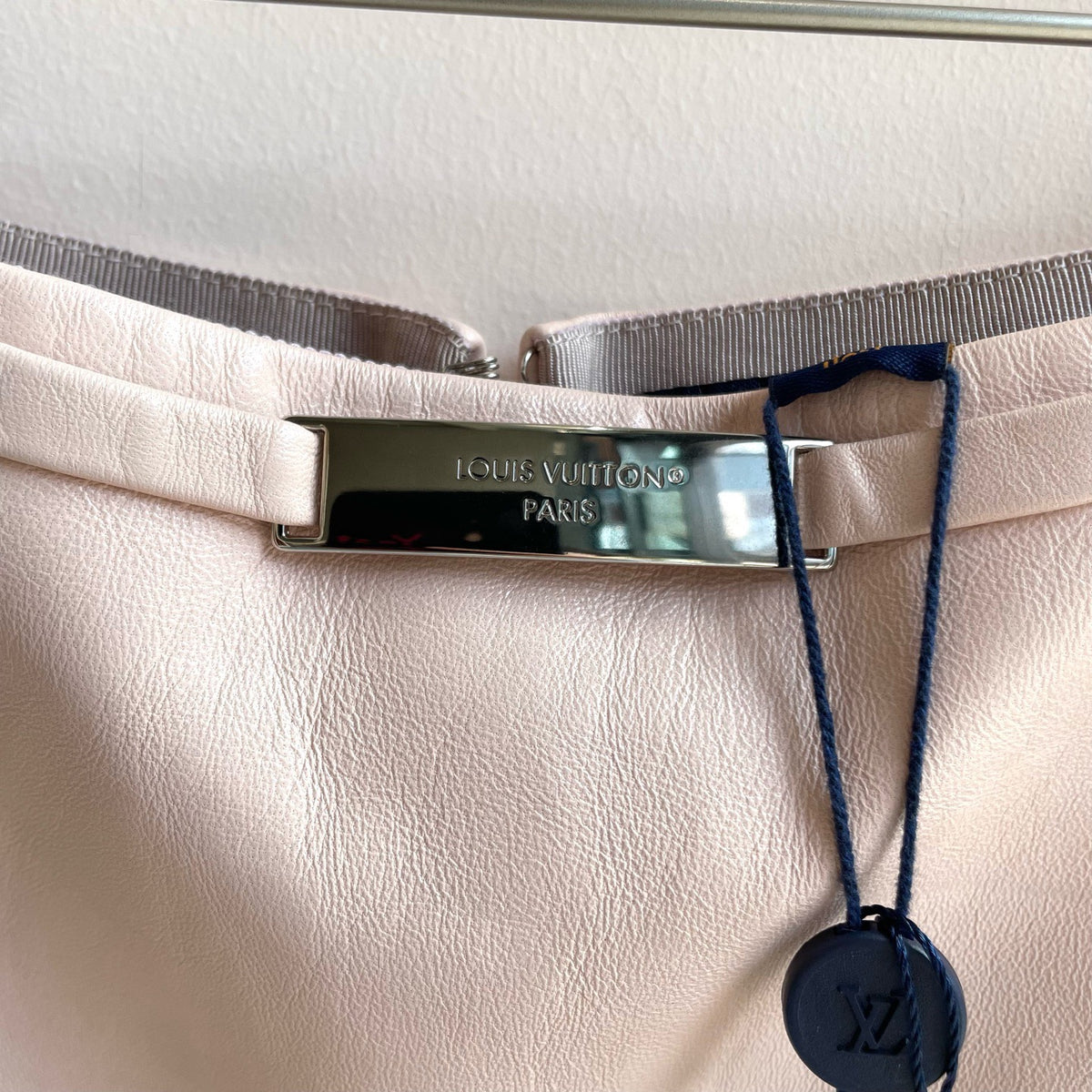 Louis Vuitton - Other - Leather - Pink - (36)