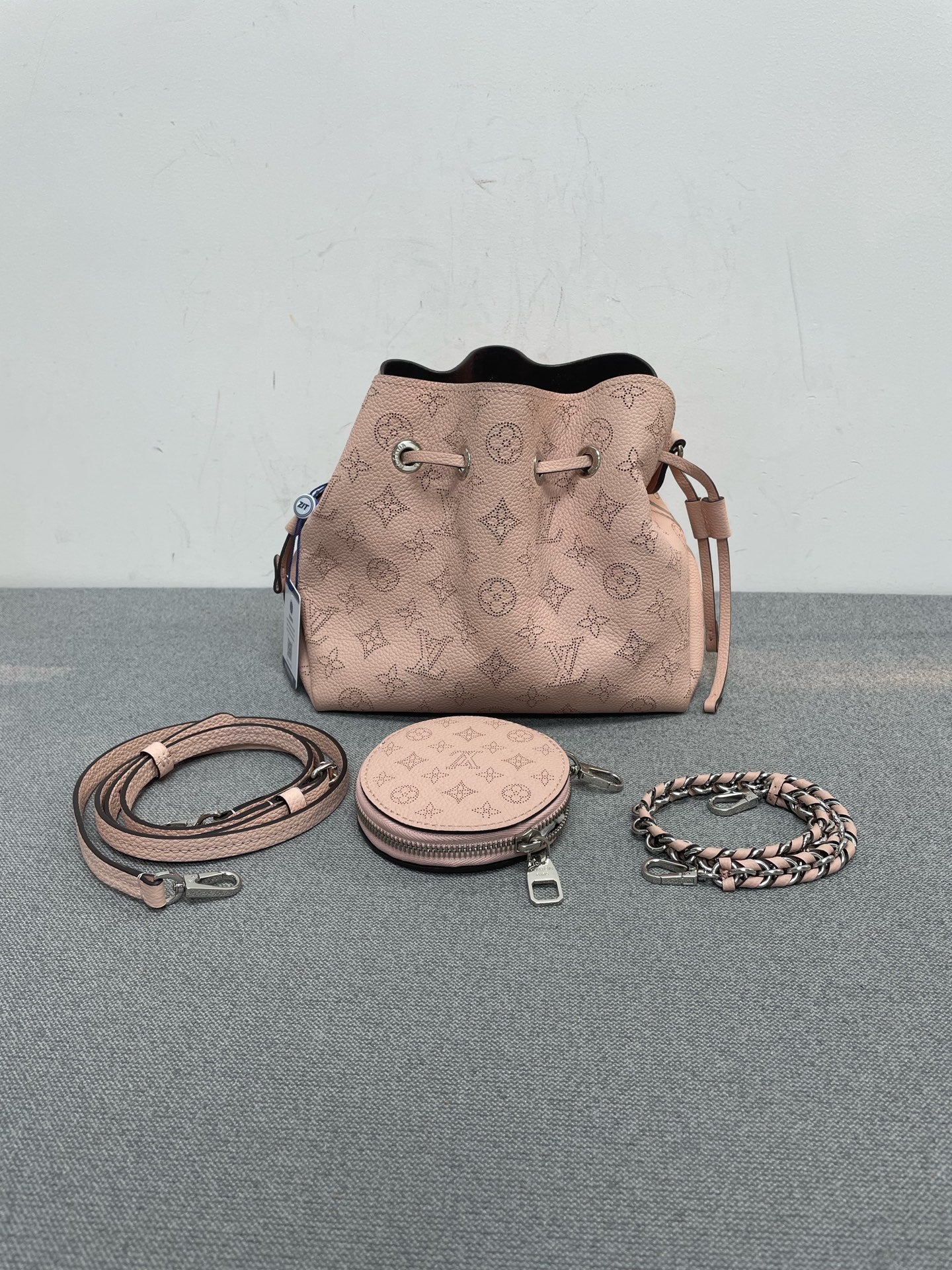 Louis Vuitton - Other - Leather - Pink - (medium)