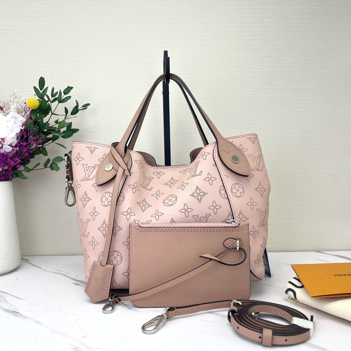 Louis Vuitton - Other - Leather - Pink - (medium)