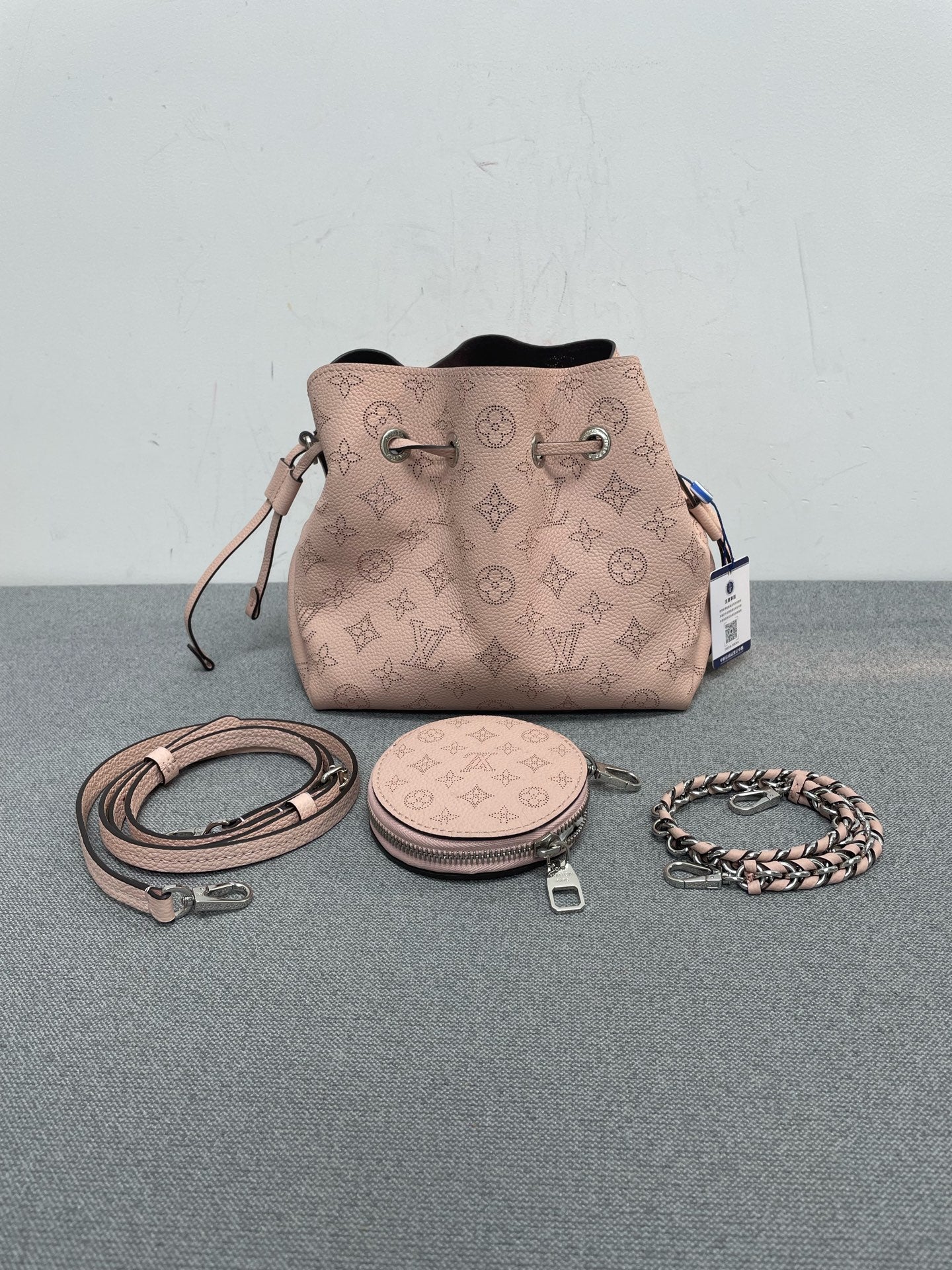 Louis Vuitton - Other - Leather - Pink - (medium)