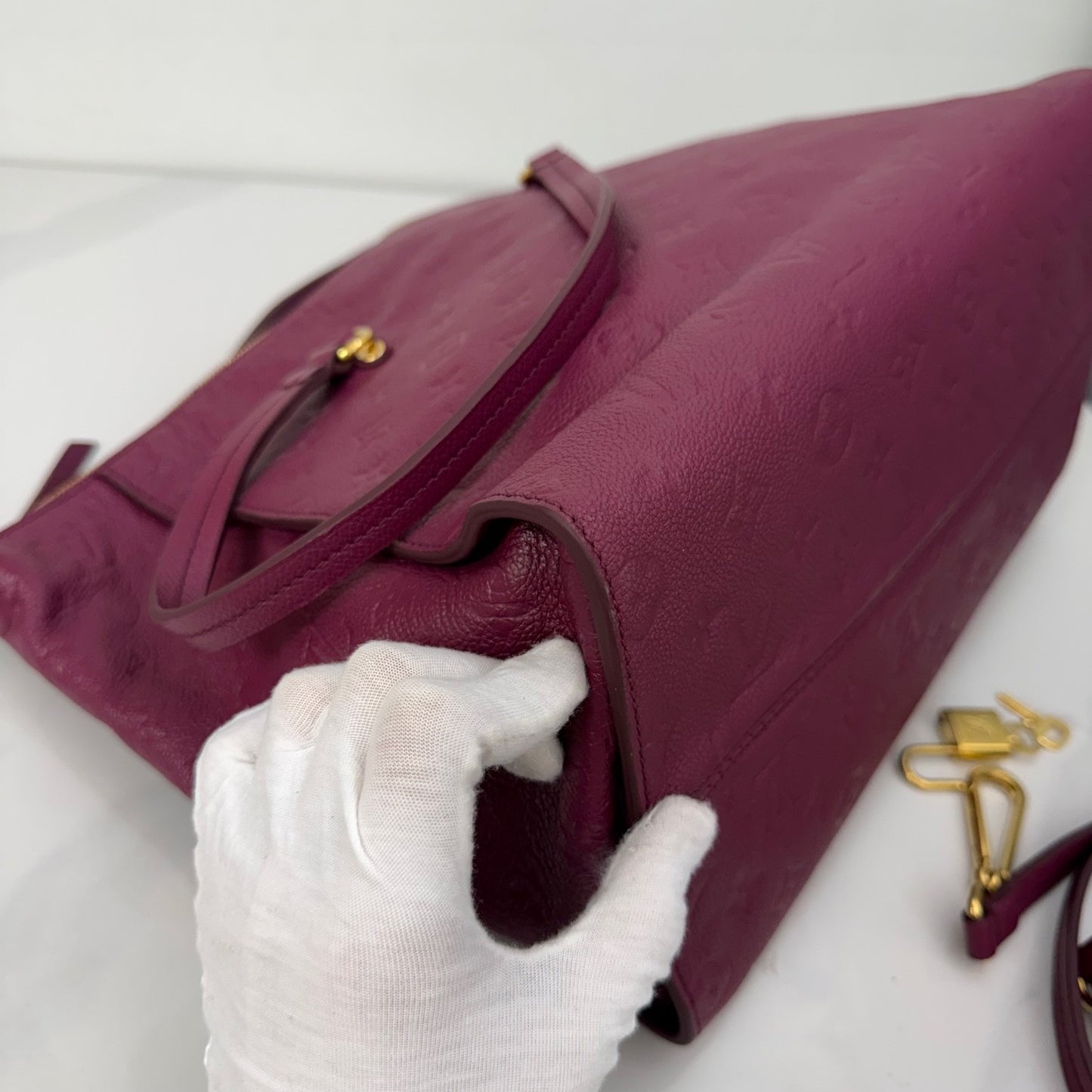 Louis Vuitton - Other - Leather - Purple - (medium)