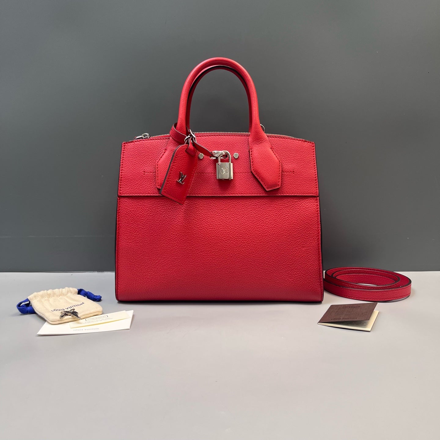Louis Vuitton - Other - Leather - Red - (medium)