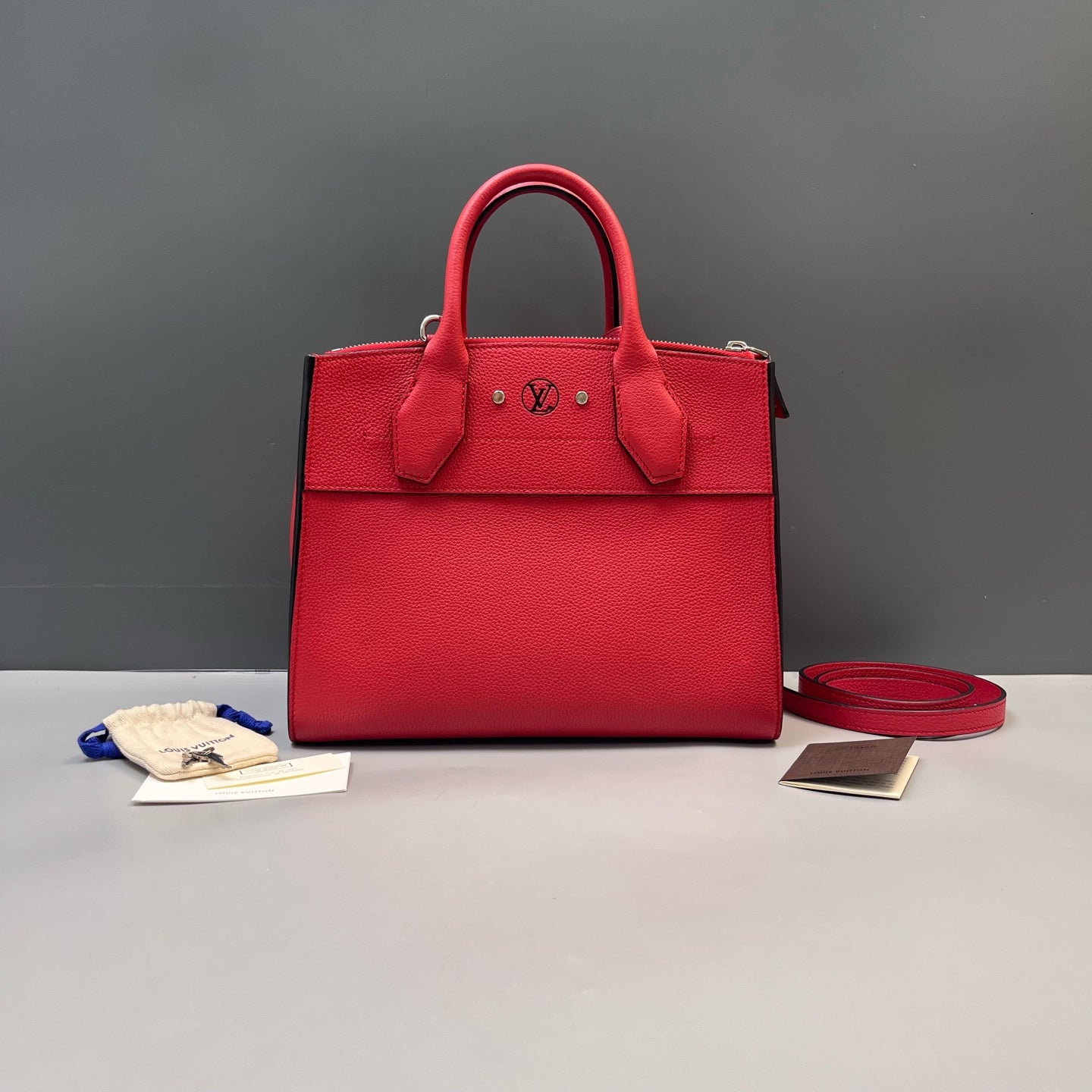 Louis Vuitton - Other - Leather - Red - (medium)